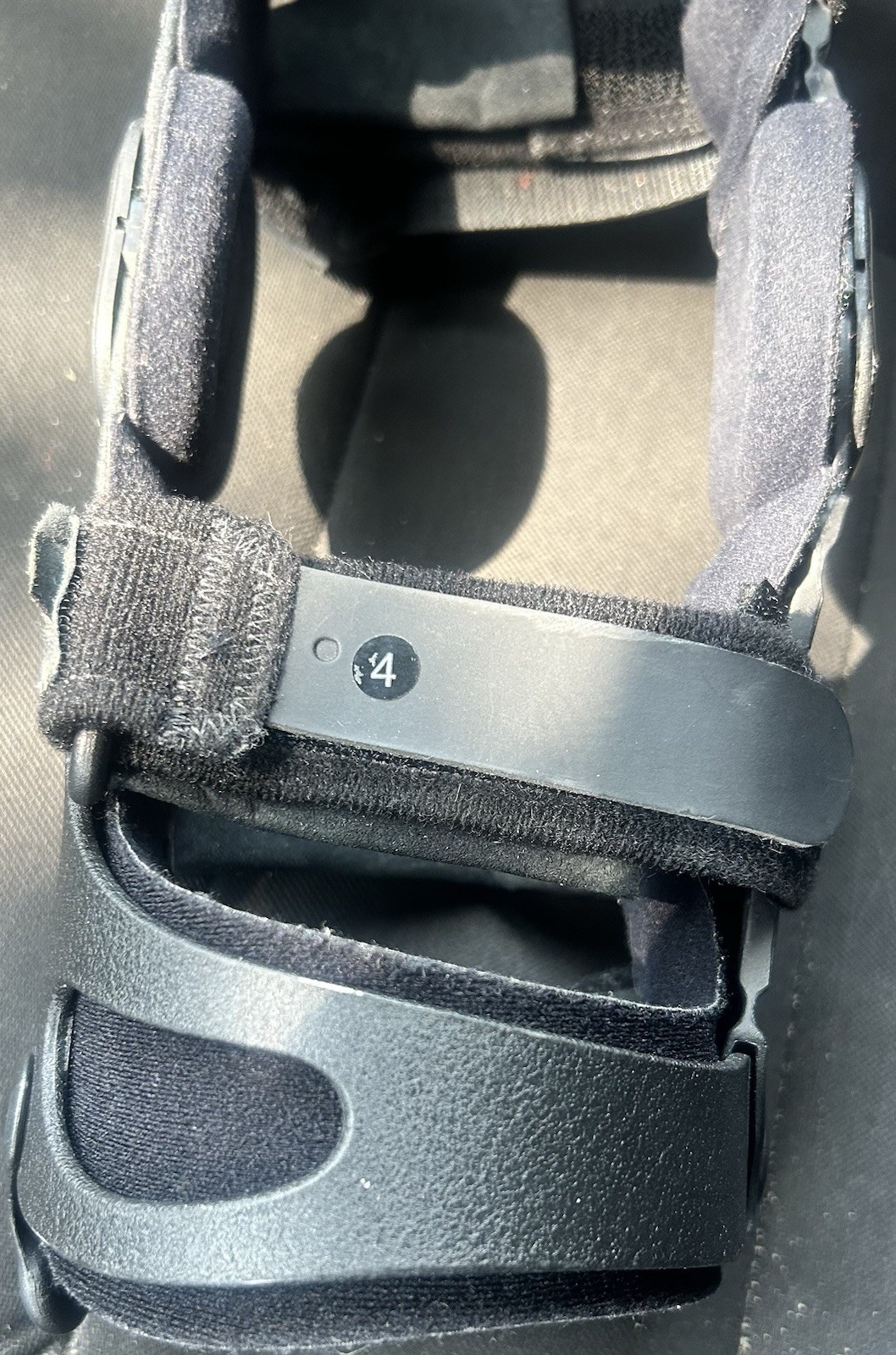 Breg Fusion Knee Brace Adjustable Black Stabilization Support S Small R Right