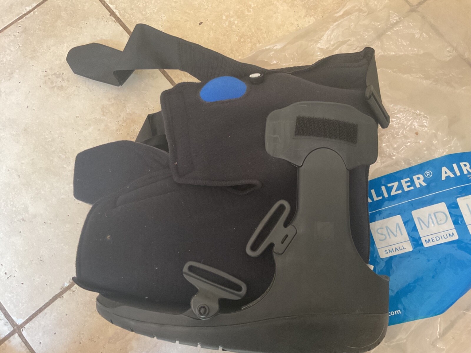 OSSUR EQUALIZER Low Top Air Walker Boot Medical Grade Size Medium Air Cast EUC