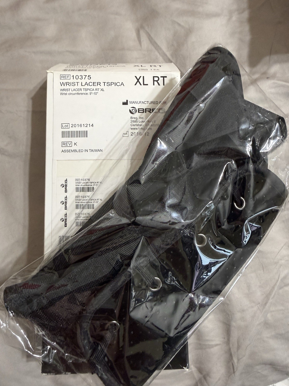 Breg Wrist Lacer W/Thumb Spica Right XL 9-10″ 10375