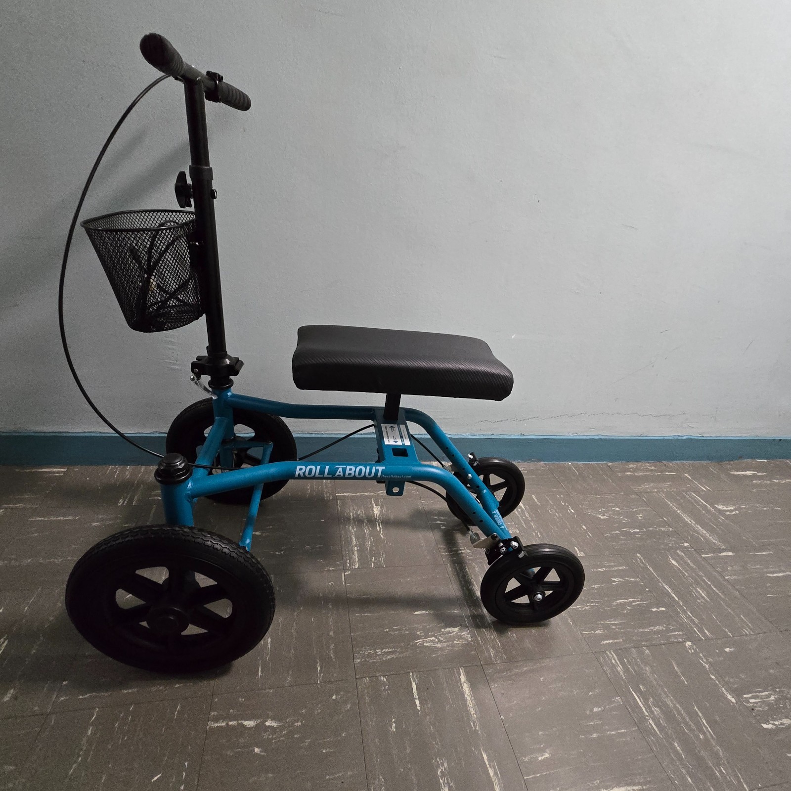 the all terrain roll about support scooter for leg / knee or foot support