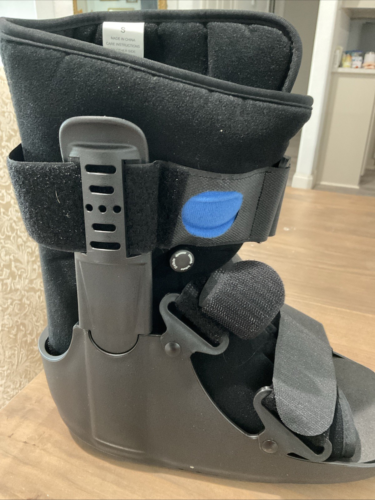 United Ortho Short Air Cam Walker Fracture Boot, Fits Left or Right, Small