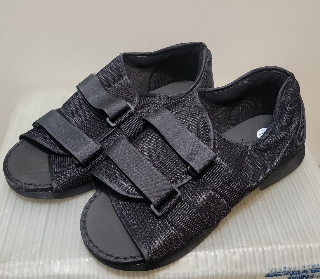 Men’s Medium Health Design Shoe-Post Boot Hook & Loop Closure HR153