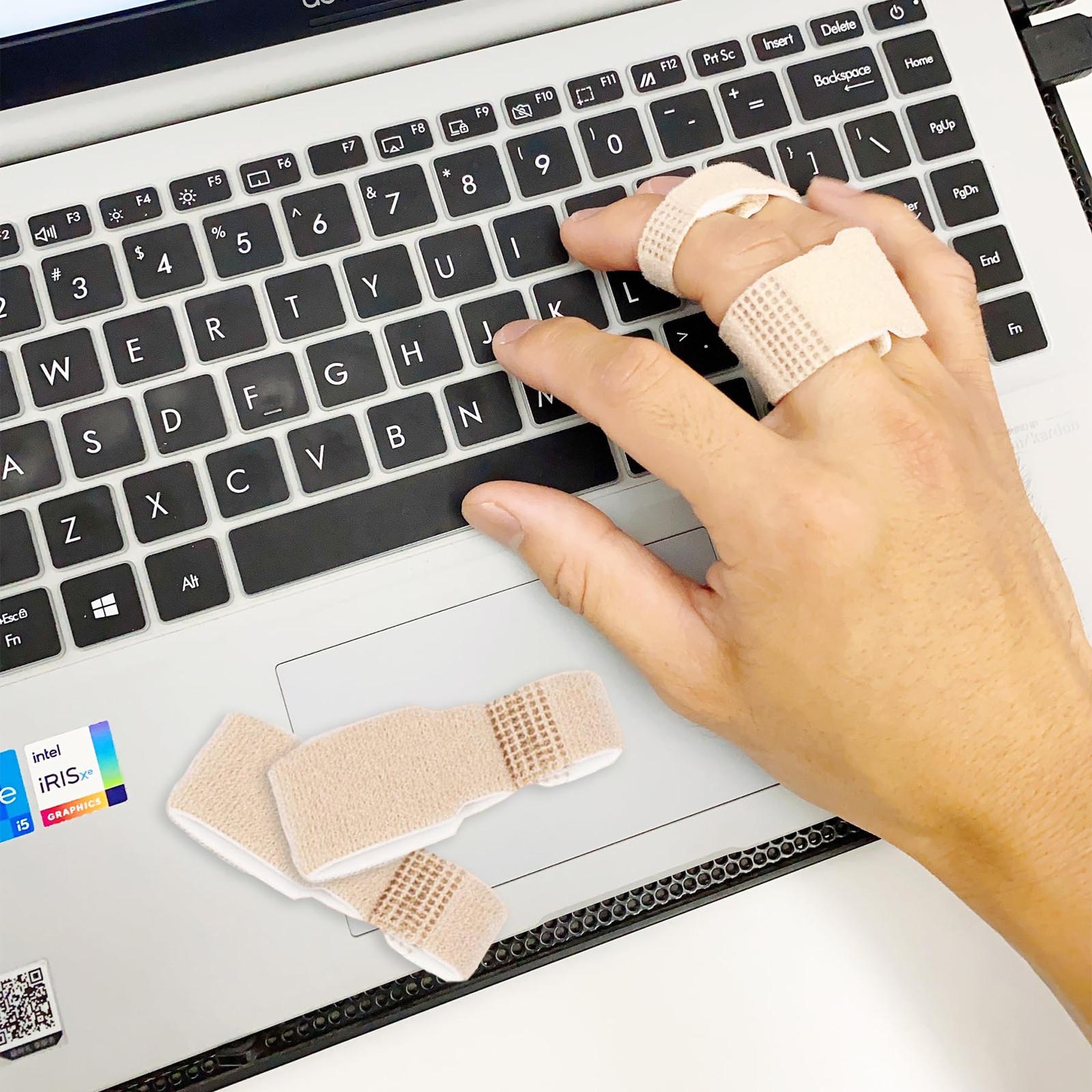 Finger Buddy Straps 8 Pack Tape Padding Injured Relief Support Pinky Ring Index