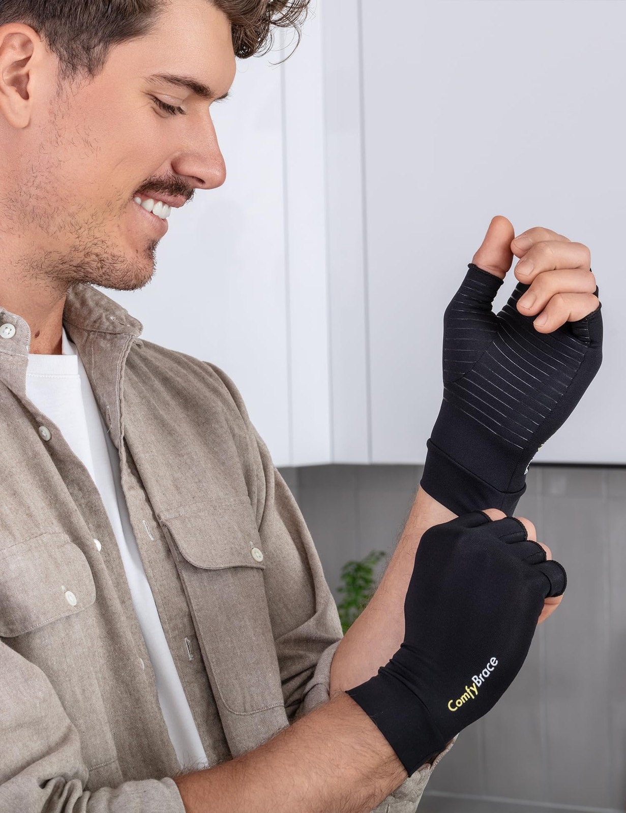ComfyBrace Copper Infused Compression Arthritis Gloves Medium (1 Pair), Black