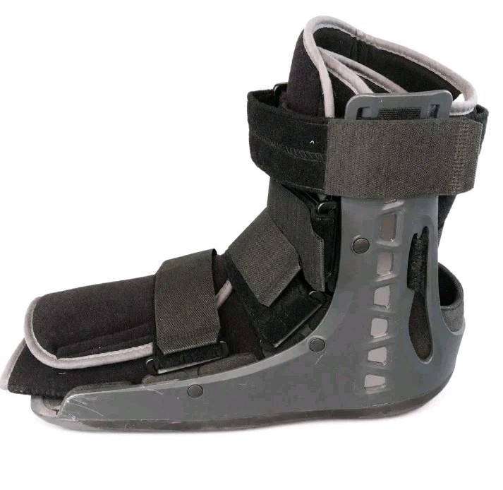 DonJoy Maxtrack II. Ankle Walker Brace Walking Boot XL (EXTRA LARGE)