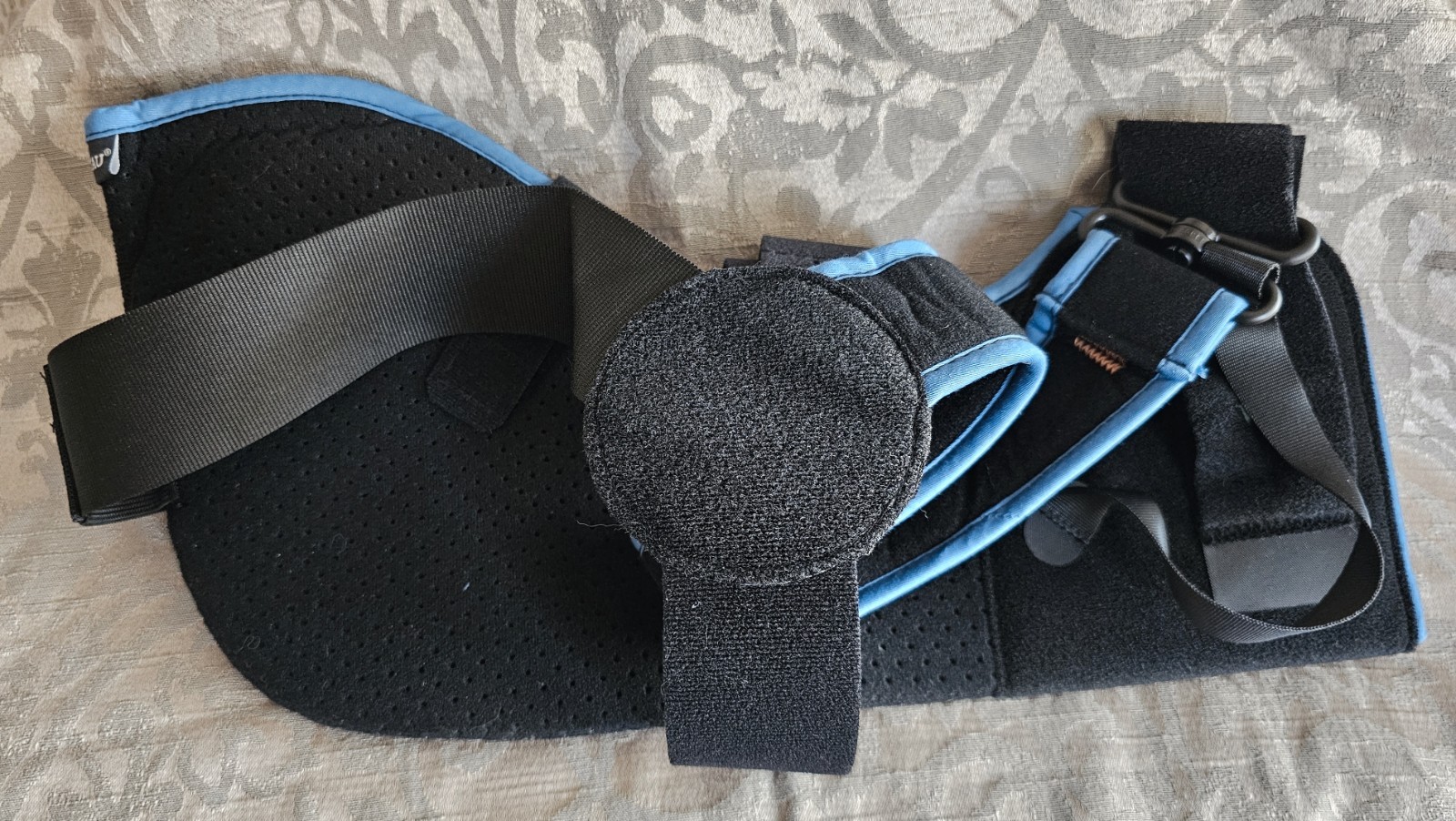 VELPEAU Arm Sling VP0306 Size Med for Right or Left Arm