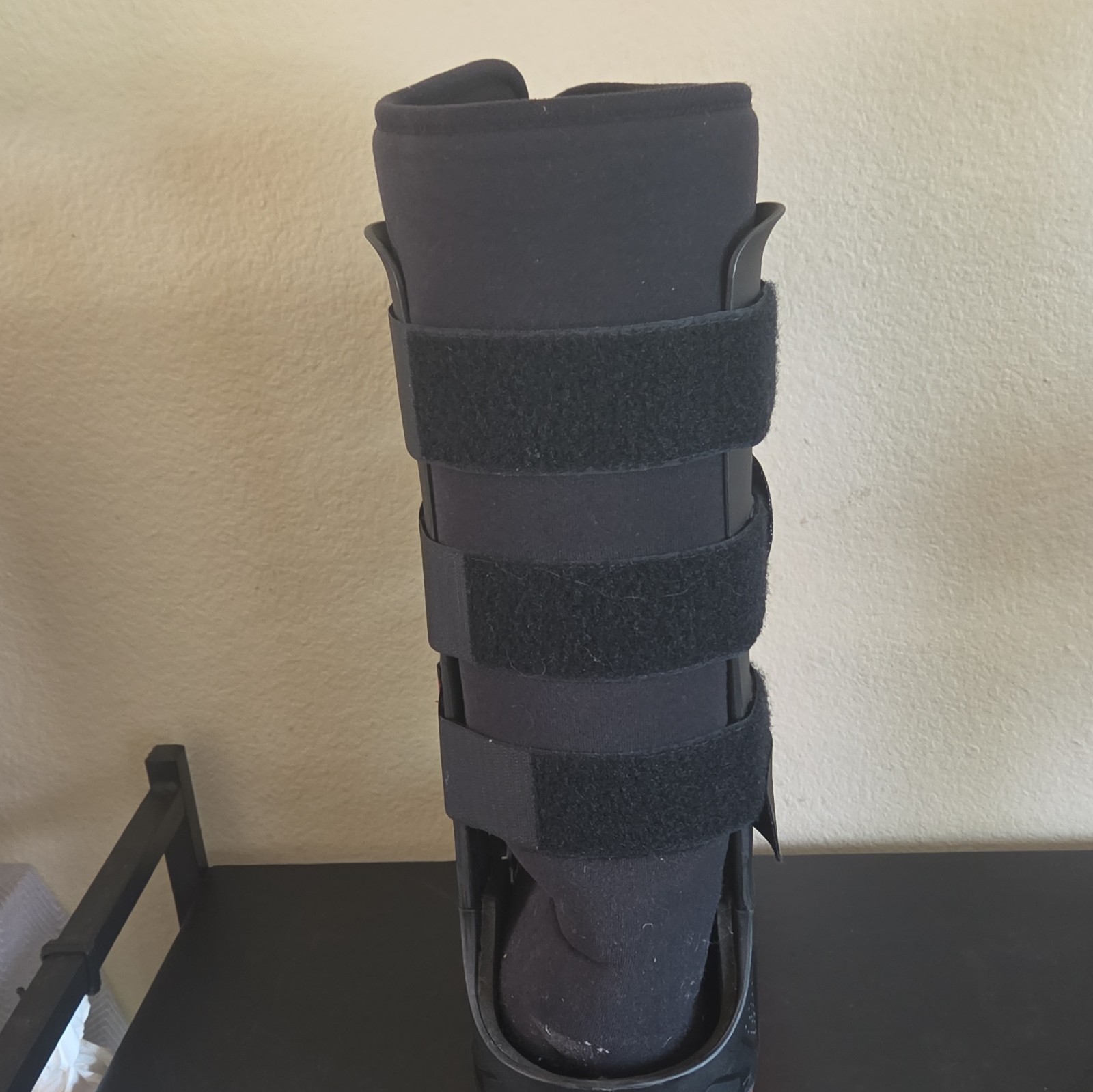 XcelTrax Adjustable Walking Boot Immobilizer, Black/Red, Size M, CE