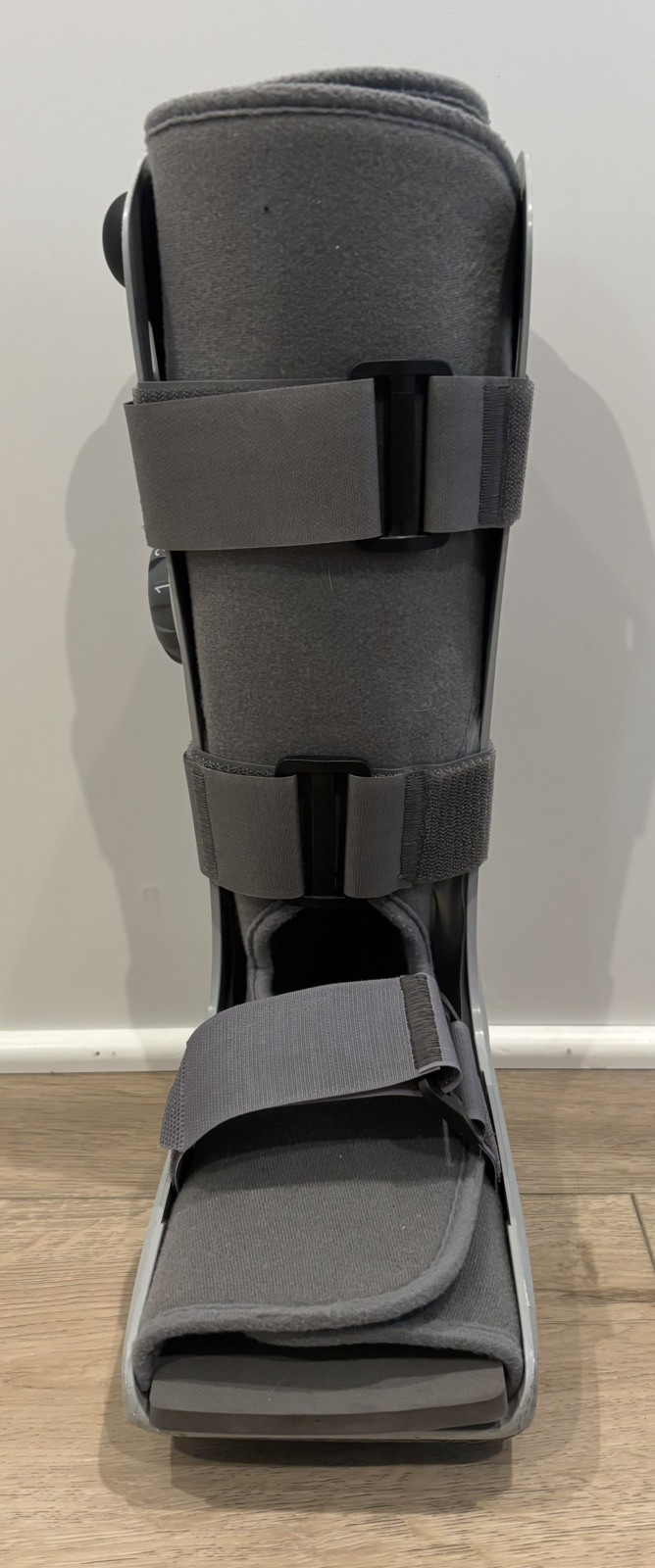 Aircast Walking Boot Size Medium – SoftStrike Pneumatic Walker Brace – EUC