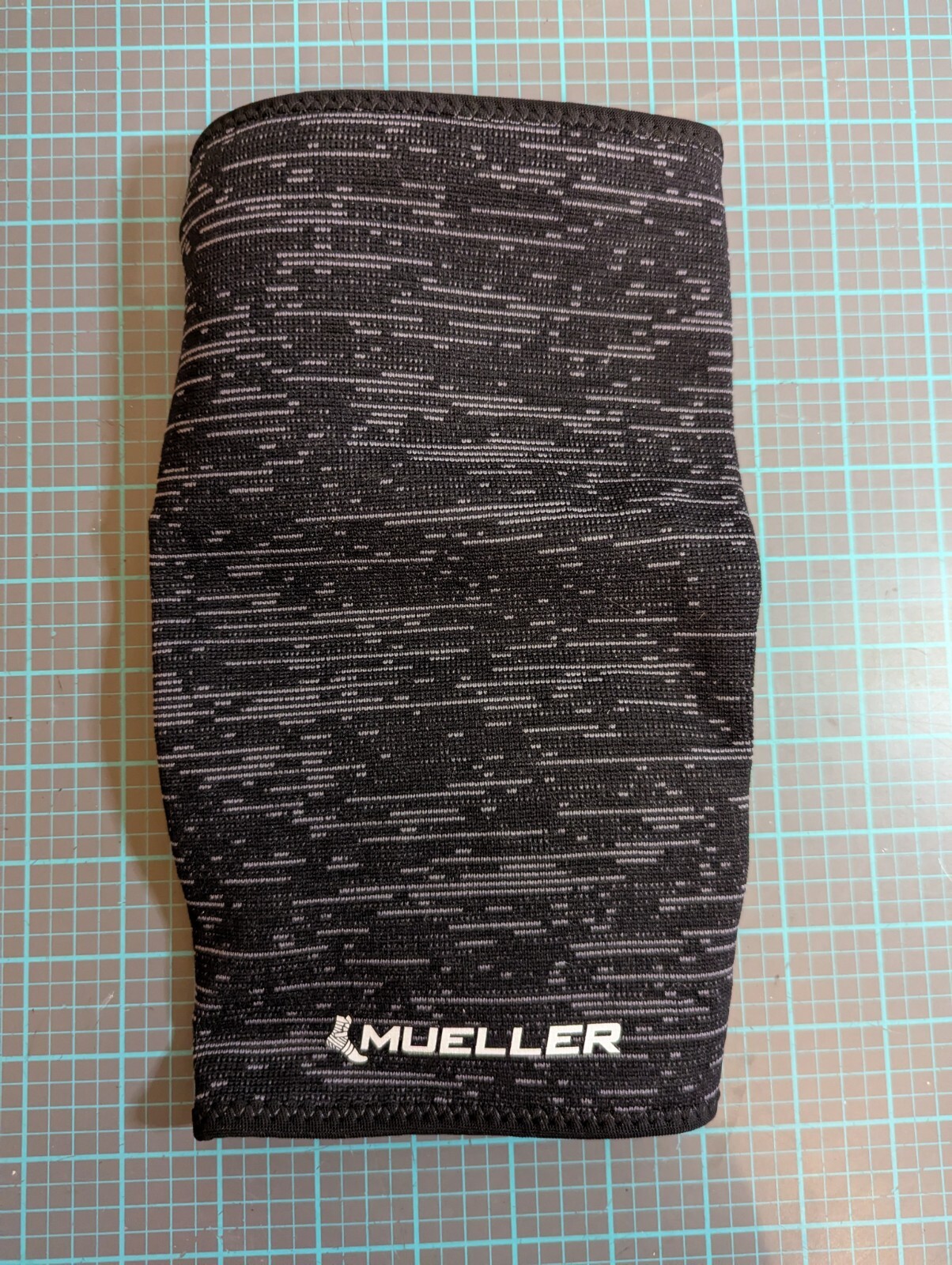 Mueller Hybrid Wraparound Knee Support OSFM Black New Open Box