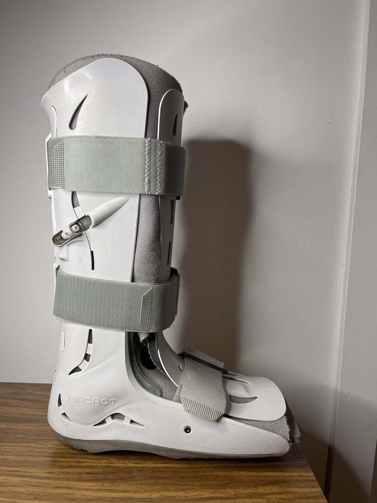 Aircast FP Walker Walking Boot Size Medium 01F-M – No Pump Used