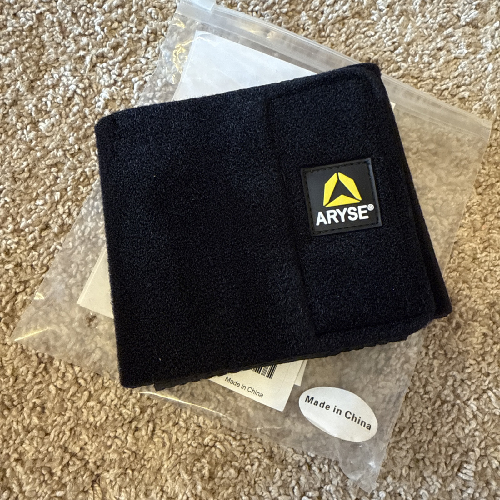 New ARYSE AY-97 Universal Knee Wrap L2397 Brand NEW