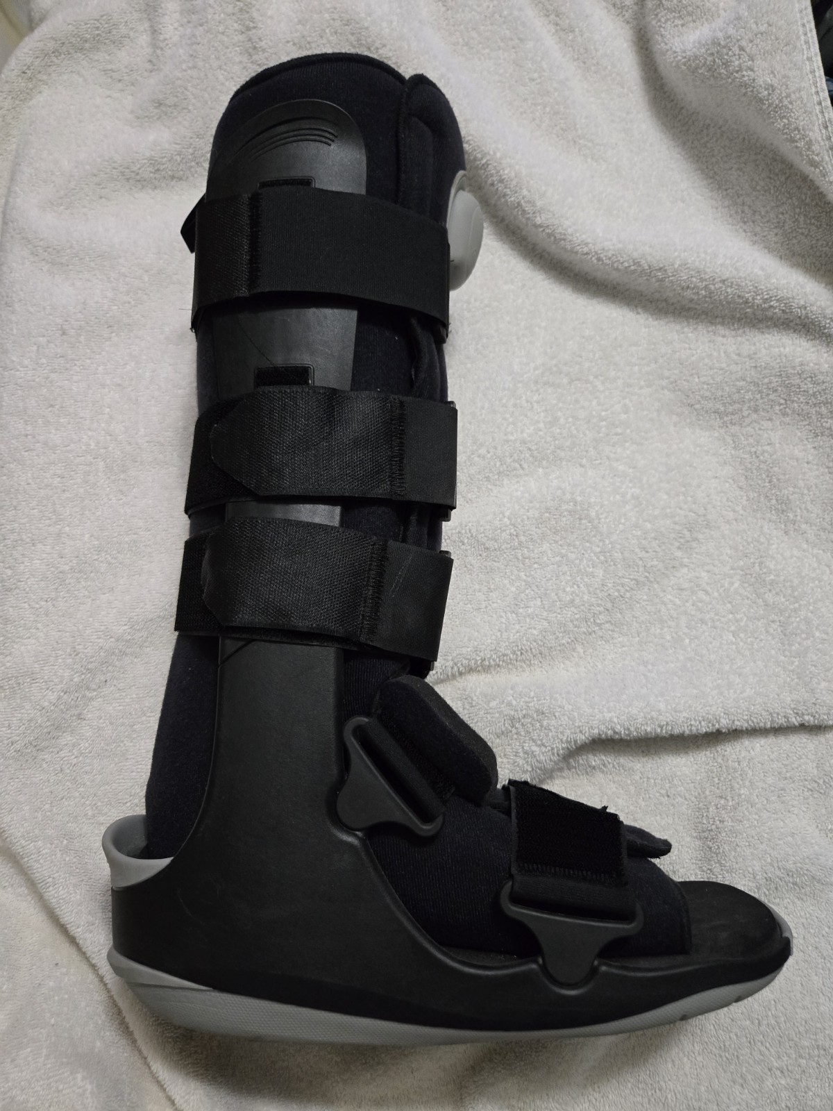 Ovation Medical Air Walker Tall Post-Surgery Size Large, 100617-040 Boot – used
