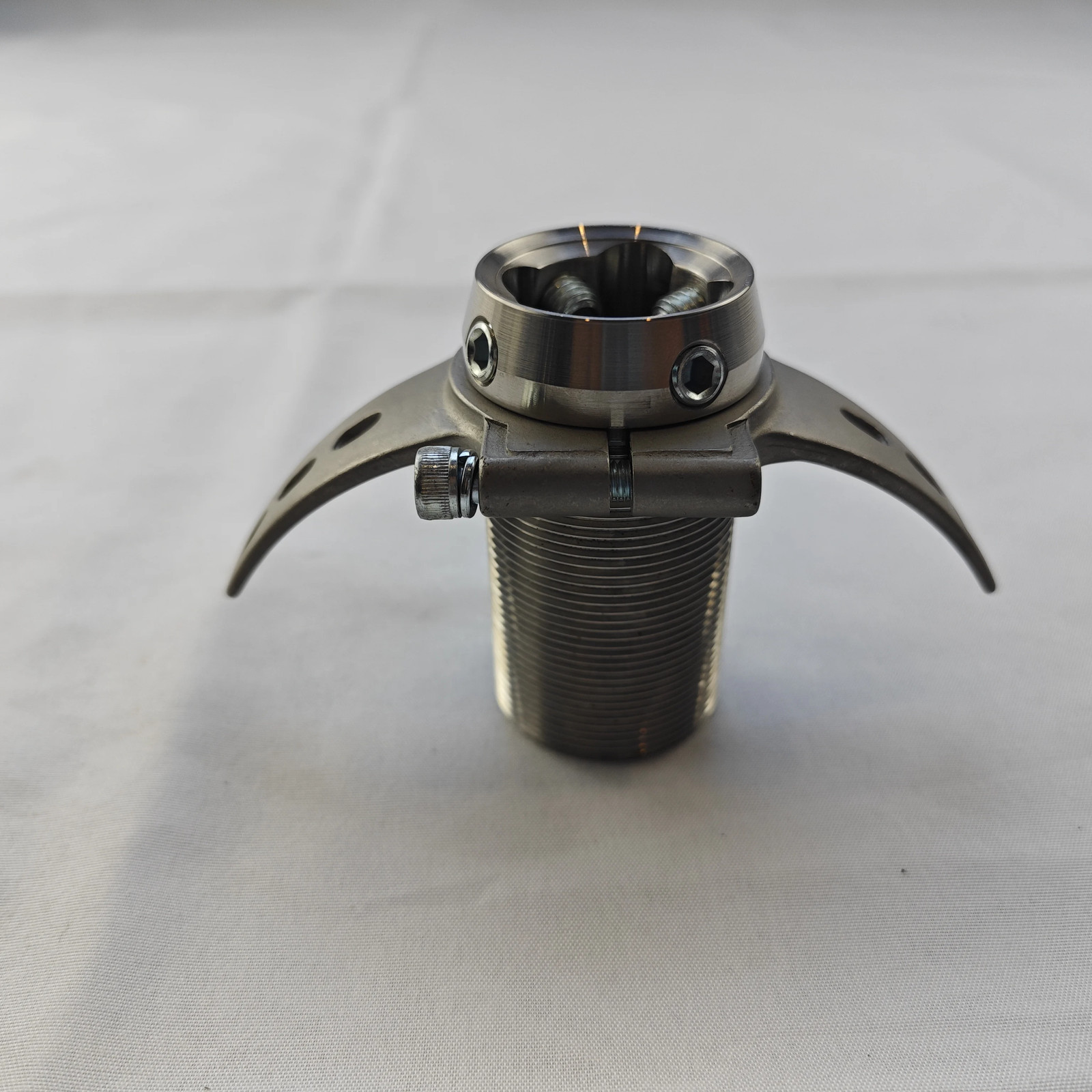 Multi-Axis Rotatable Female Three-Jaw for Prosthetic Limbs | Tool-Free Adjust