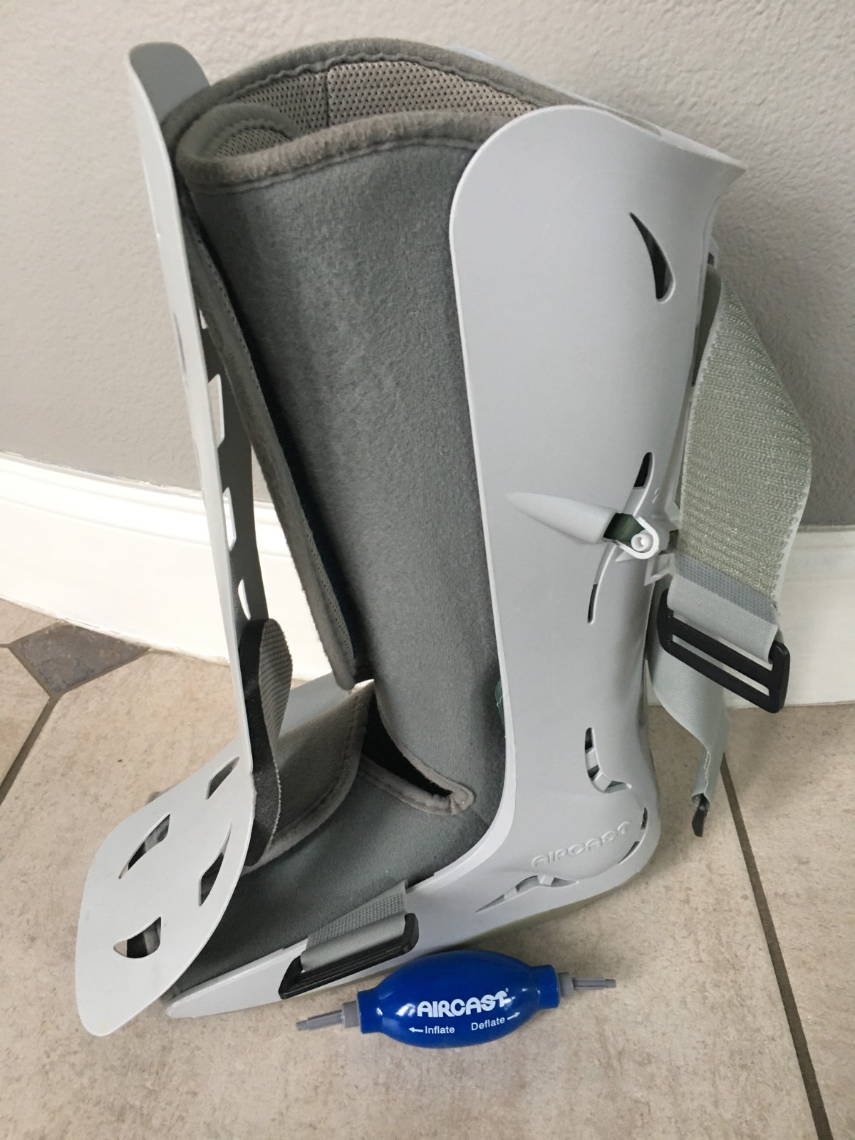 AirCast Pneumatic Inflatable Walking Boot Leg Foot Ankle Injury Brace