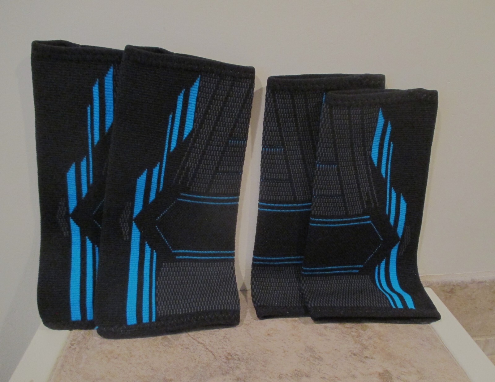 2 Pair (4) Pull On Stretch Elbow Brace – Black & Blue – Medium – New