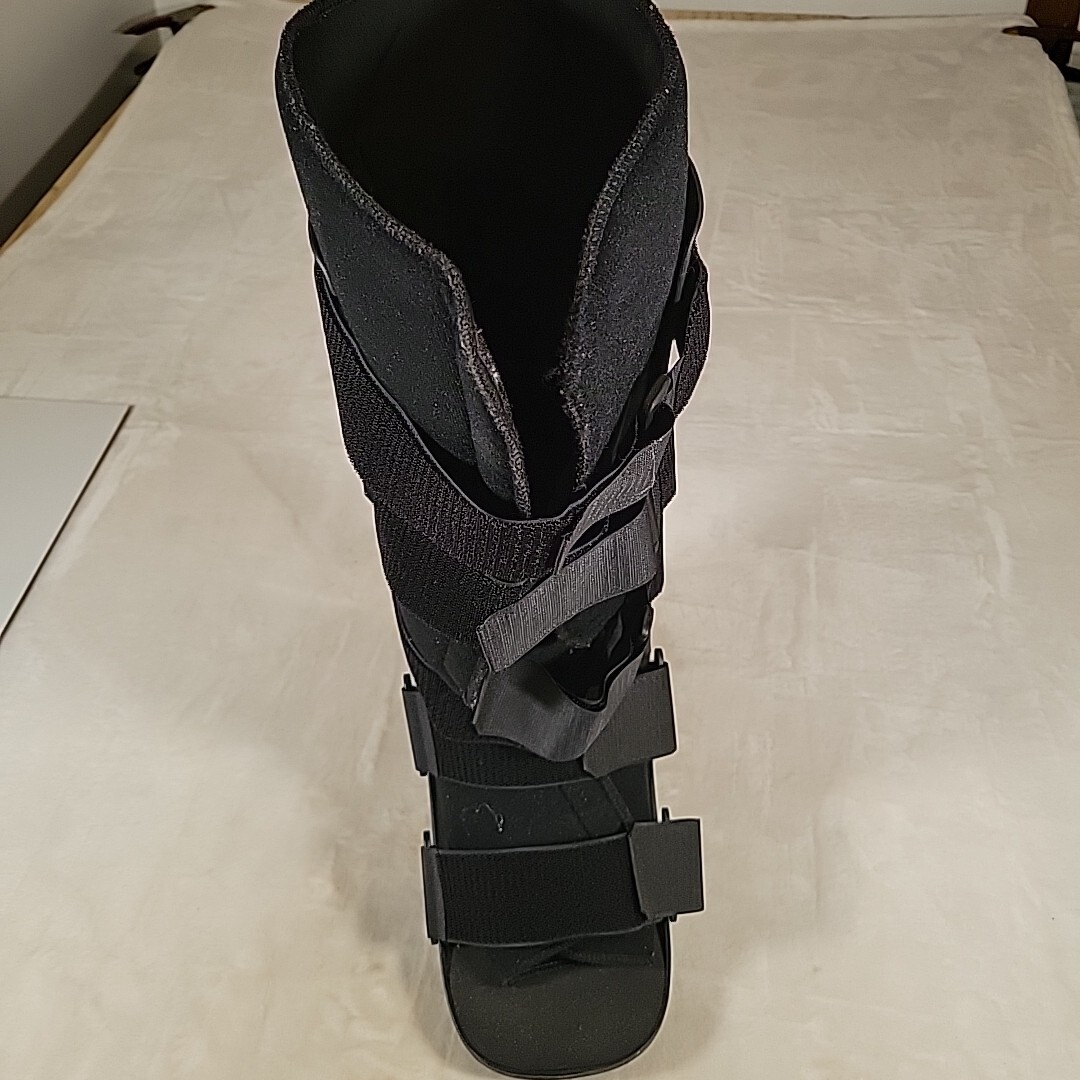 Walking Boot Large Black, men 9.5-12 women 11-12+