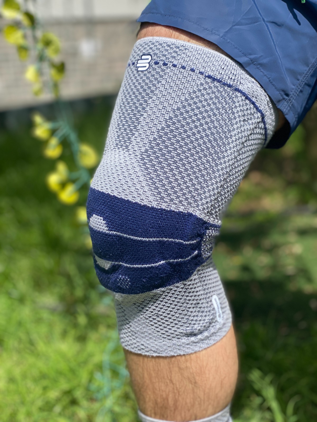 Bauerfeind GenuTrain Size 4 Knee Joint Brace Patella Support Sleeve ACL Menisc