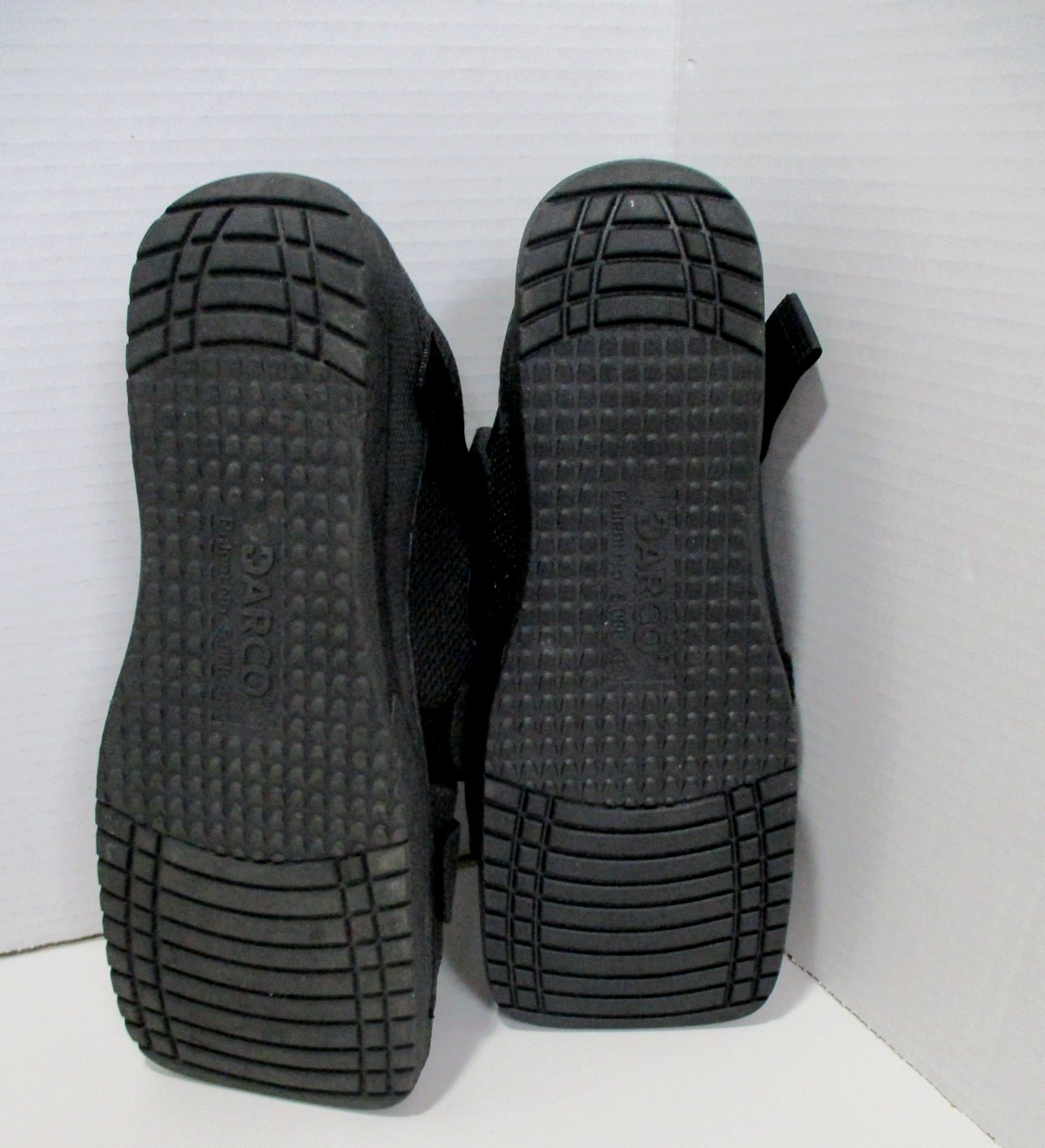 Darco Medical-Surgical Shoes Womens Large Black Square Toe Adjustable X 2