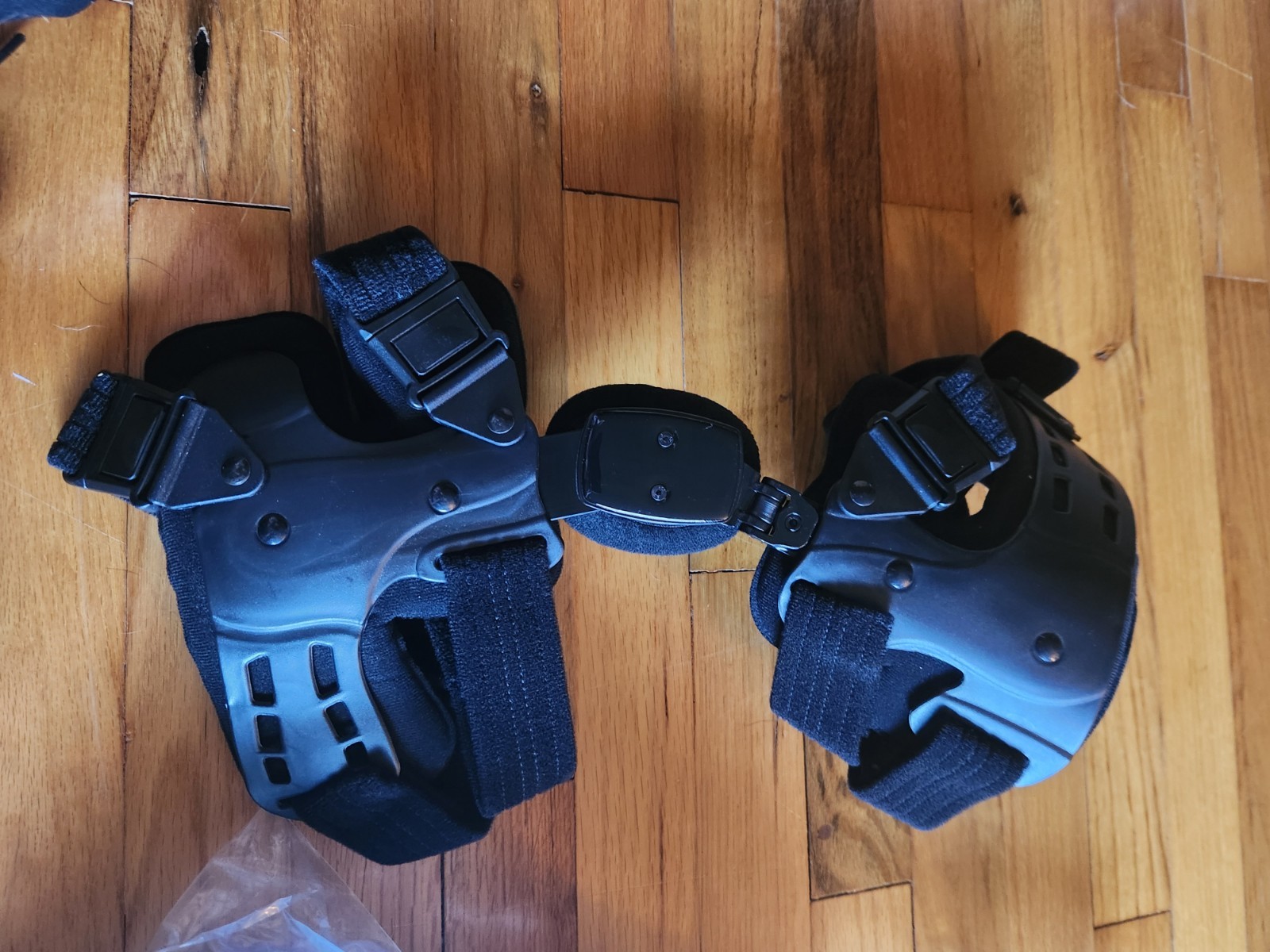 ISO Preferred KOA Knee Brace, Right & Left Knee, Universal, Hinged KN207x