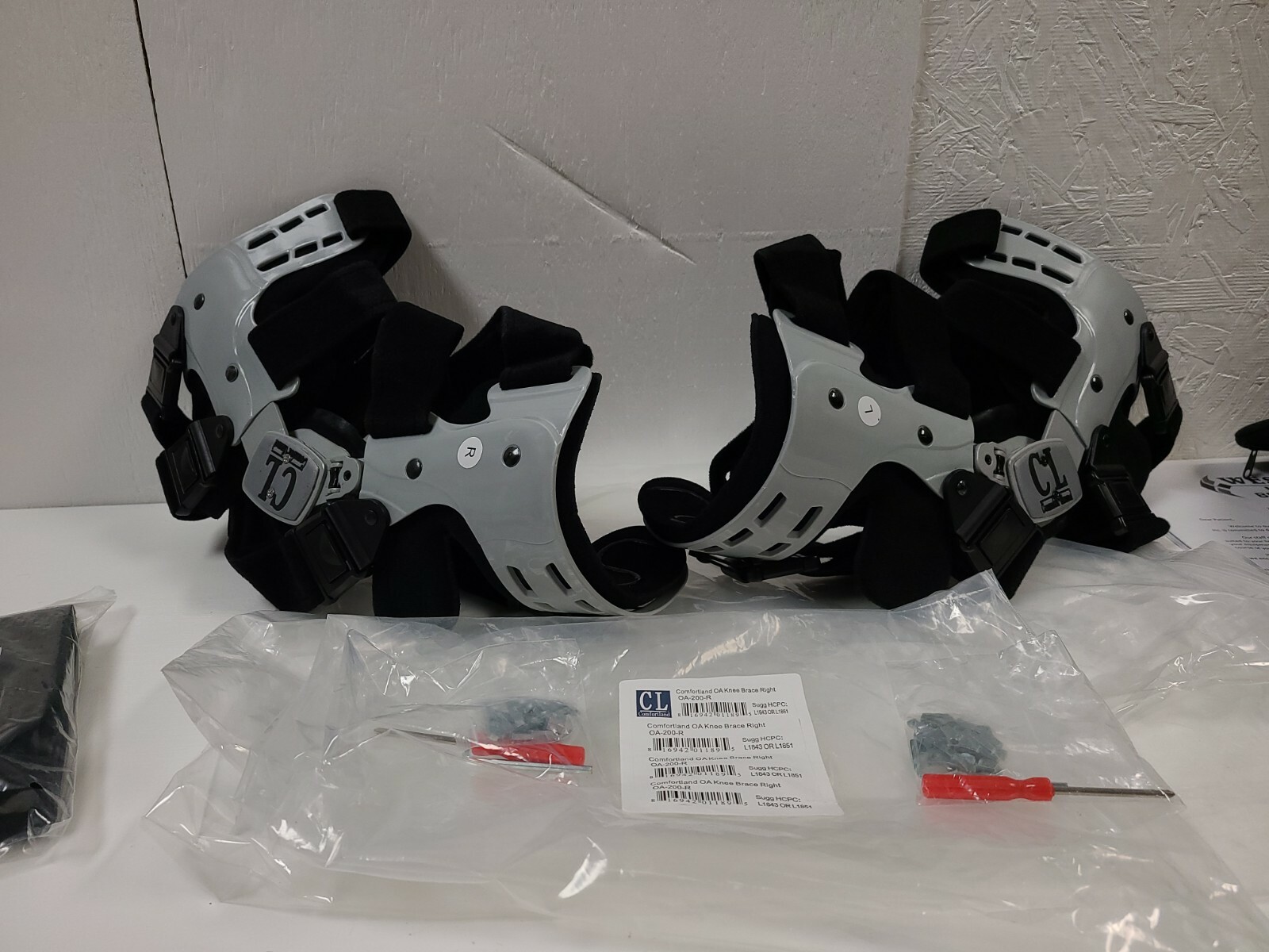 NEW Comfortland OA Knee Brace Right & Left OA-200 Brand New Set
