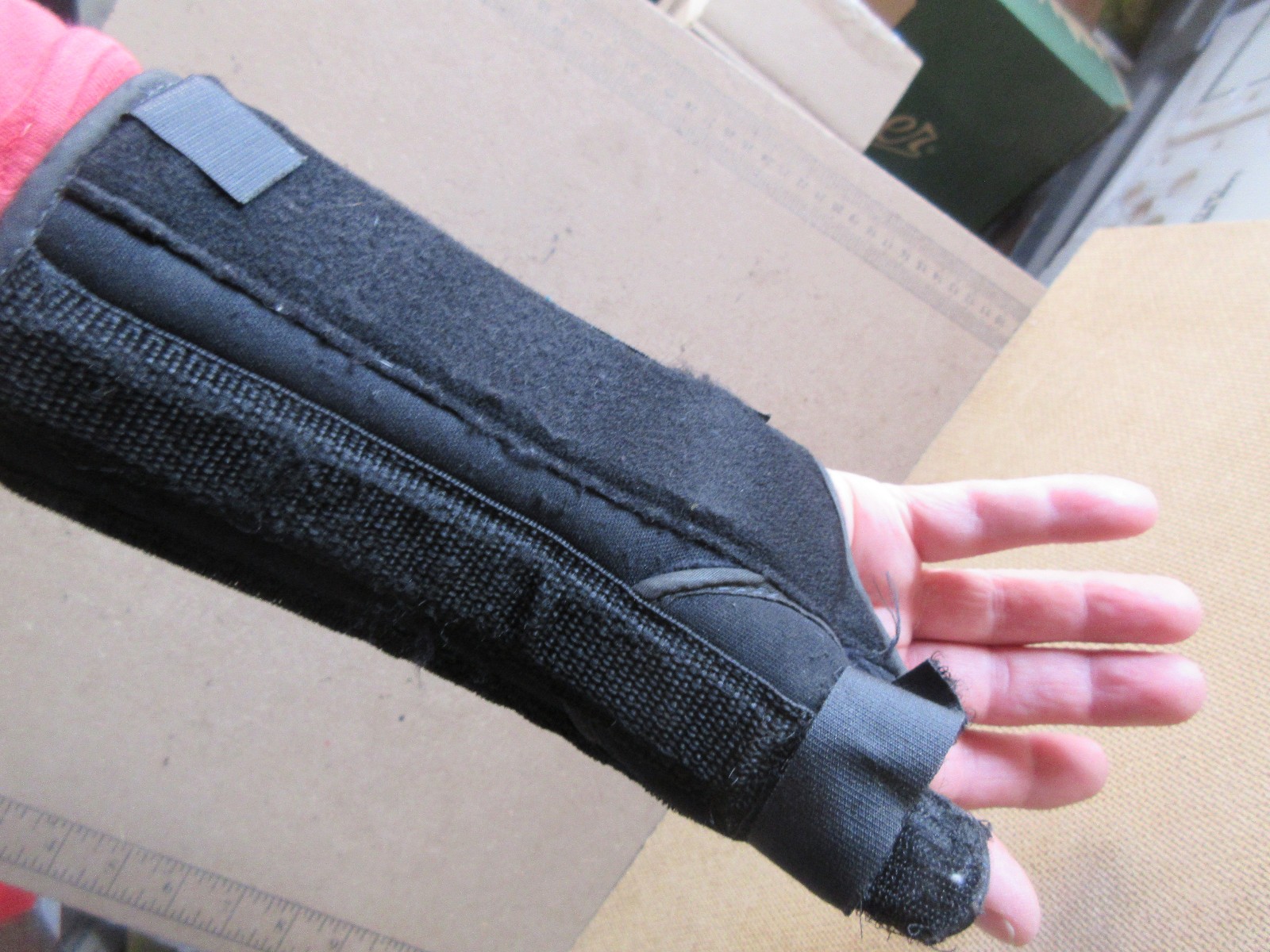 Thumb Spica Brace Medium Right (P357)