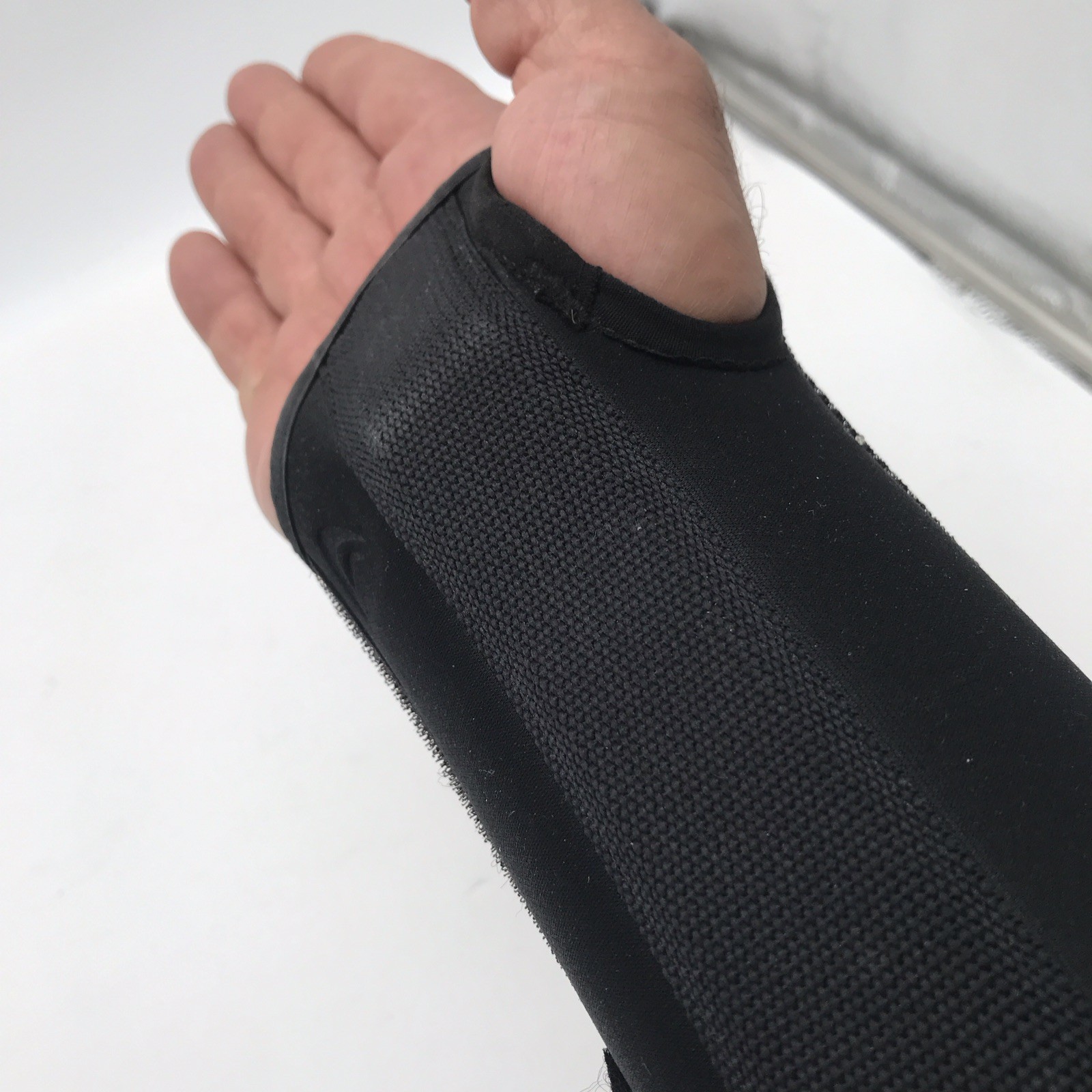 Formfit Small Adjustable Wrist Brace for Stabilization, Black/Blue