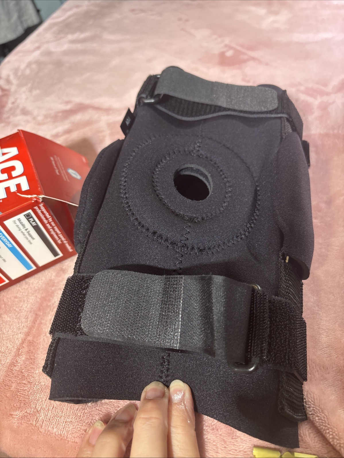 ACE Stabilizing Hinged Knee Brace Left or Right Knee – Unused open box
