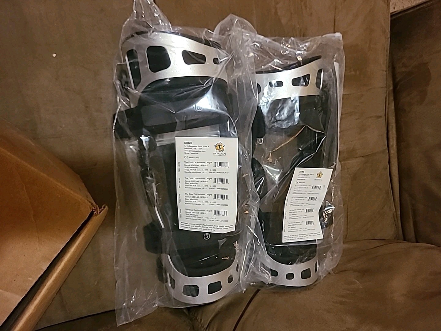 Dr Medical Knee Brace Pair Size Medium Left & Right Dual OA Reliever DRSM