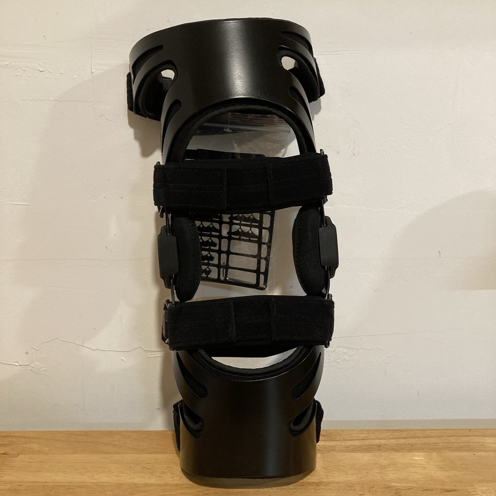 Advanced Ortho ACL Hinged Knee Brace Large Right 847-R Black