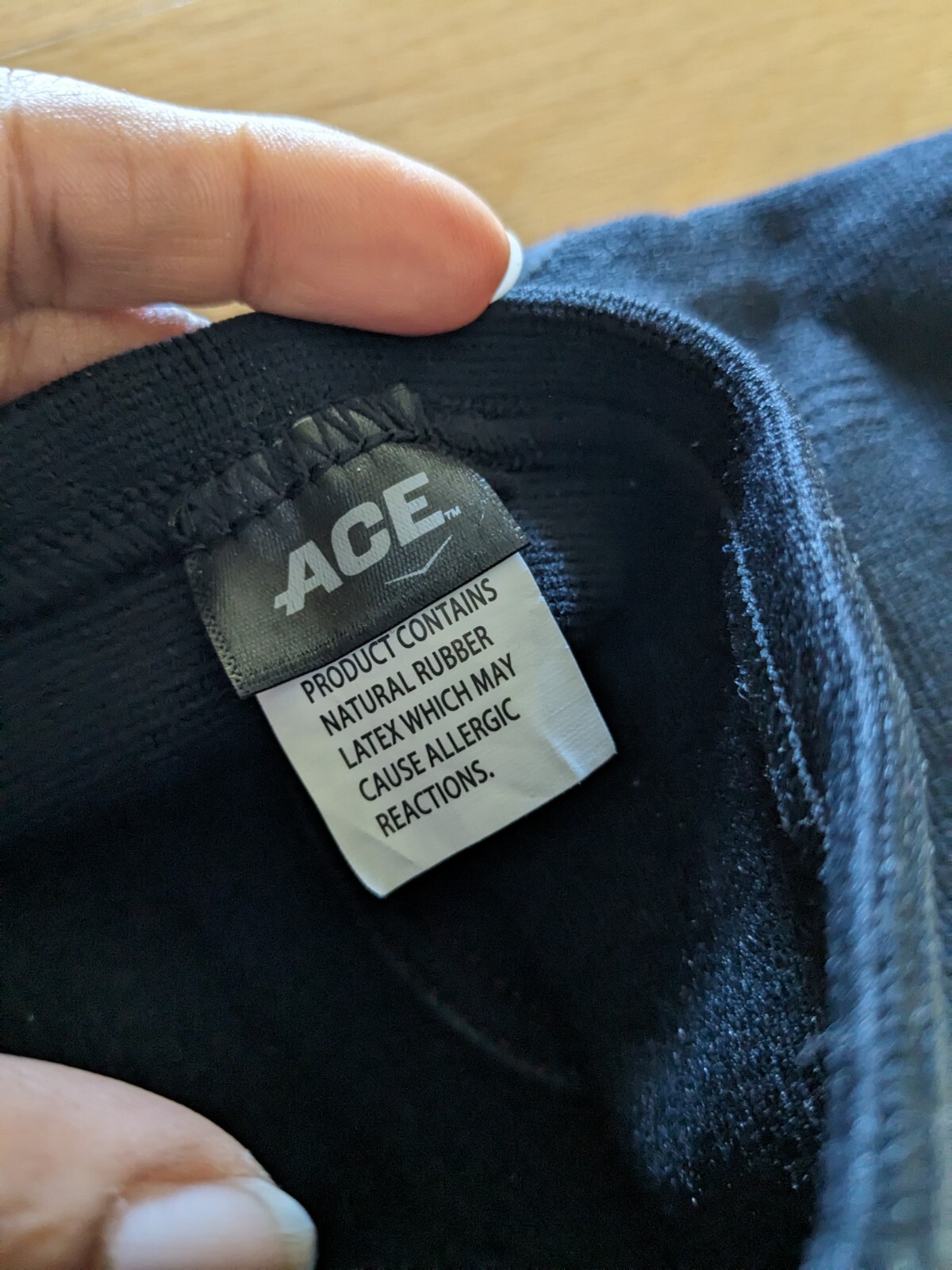 ACE Compression Knee Support, Support Level 1, size SM/M – 1 ct. Elasto-preene.
