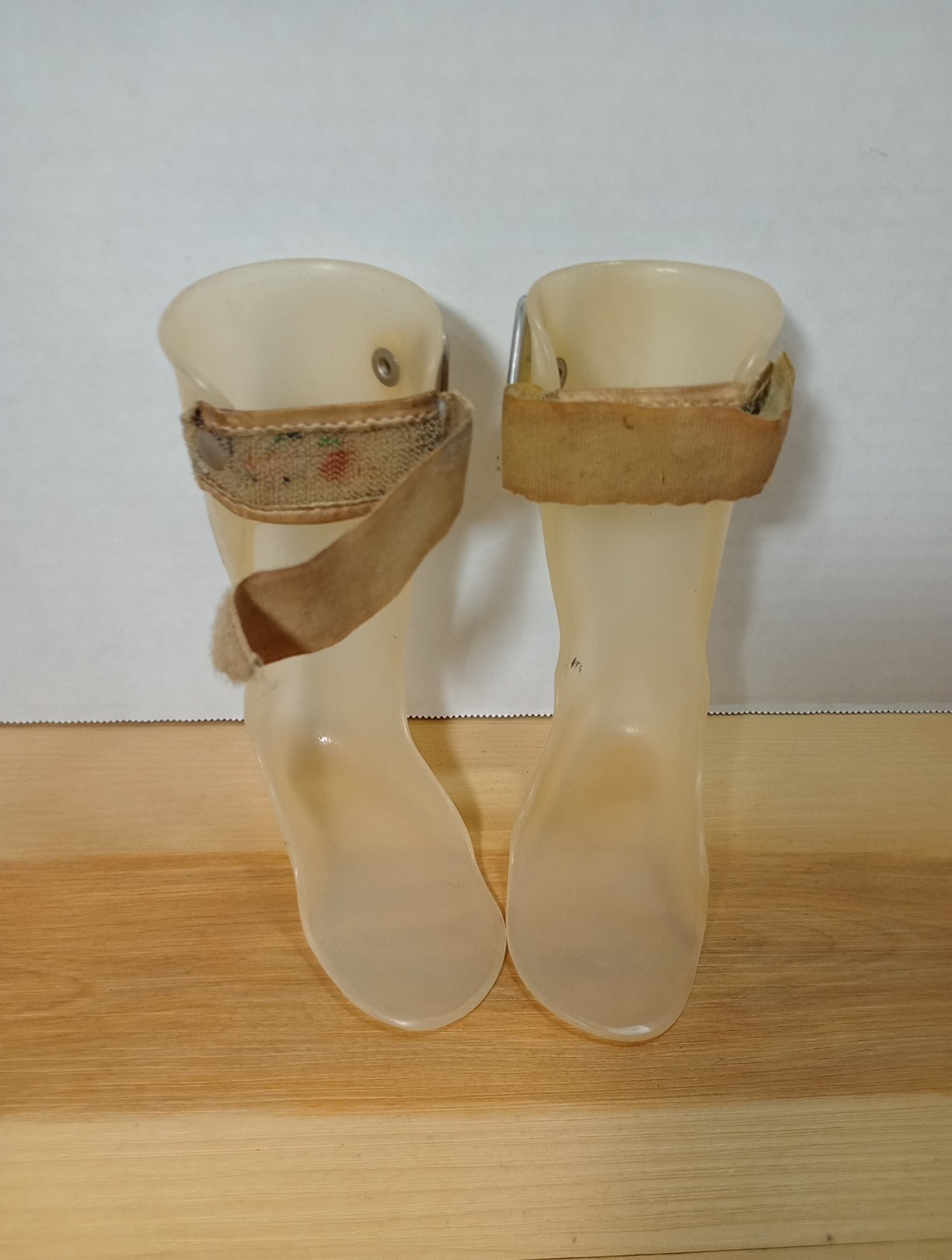 VTG Foot Left Right Ankle Foot Orthosis Molded White Plastic Therrian, Joseph