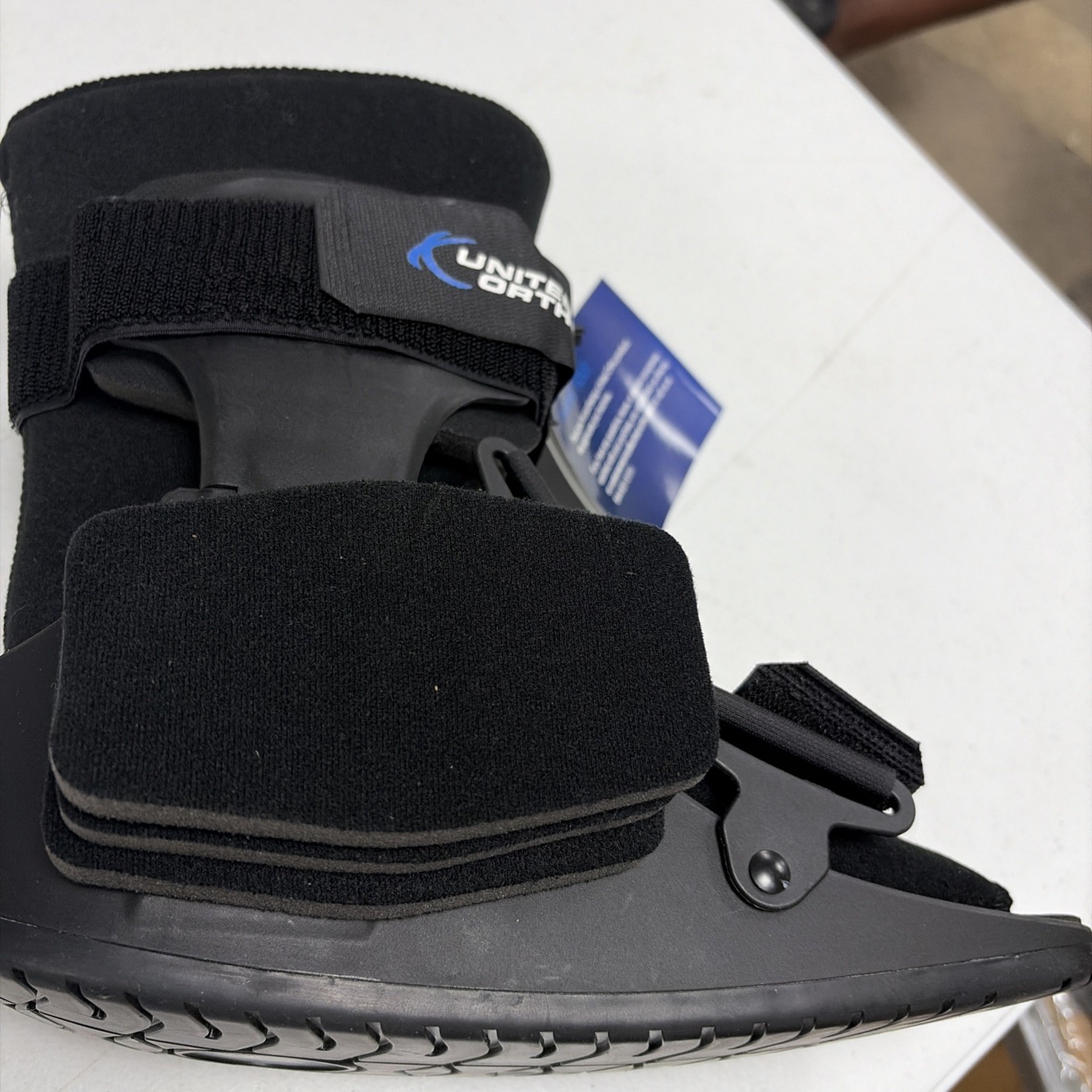 United Ortho USA14015 Short Cam Walker Fracture Boot, Medium, Black