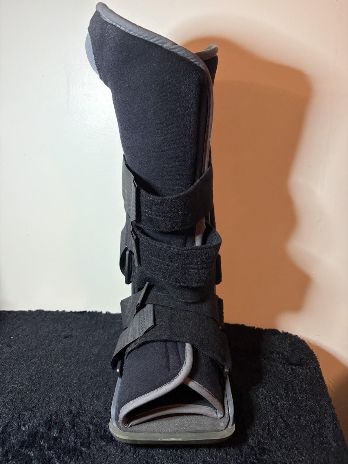 Donjoy Maxtrax II walking boot medium Universal surgery injury recovery protect