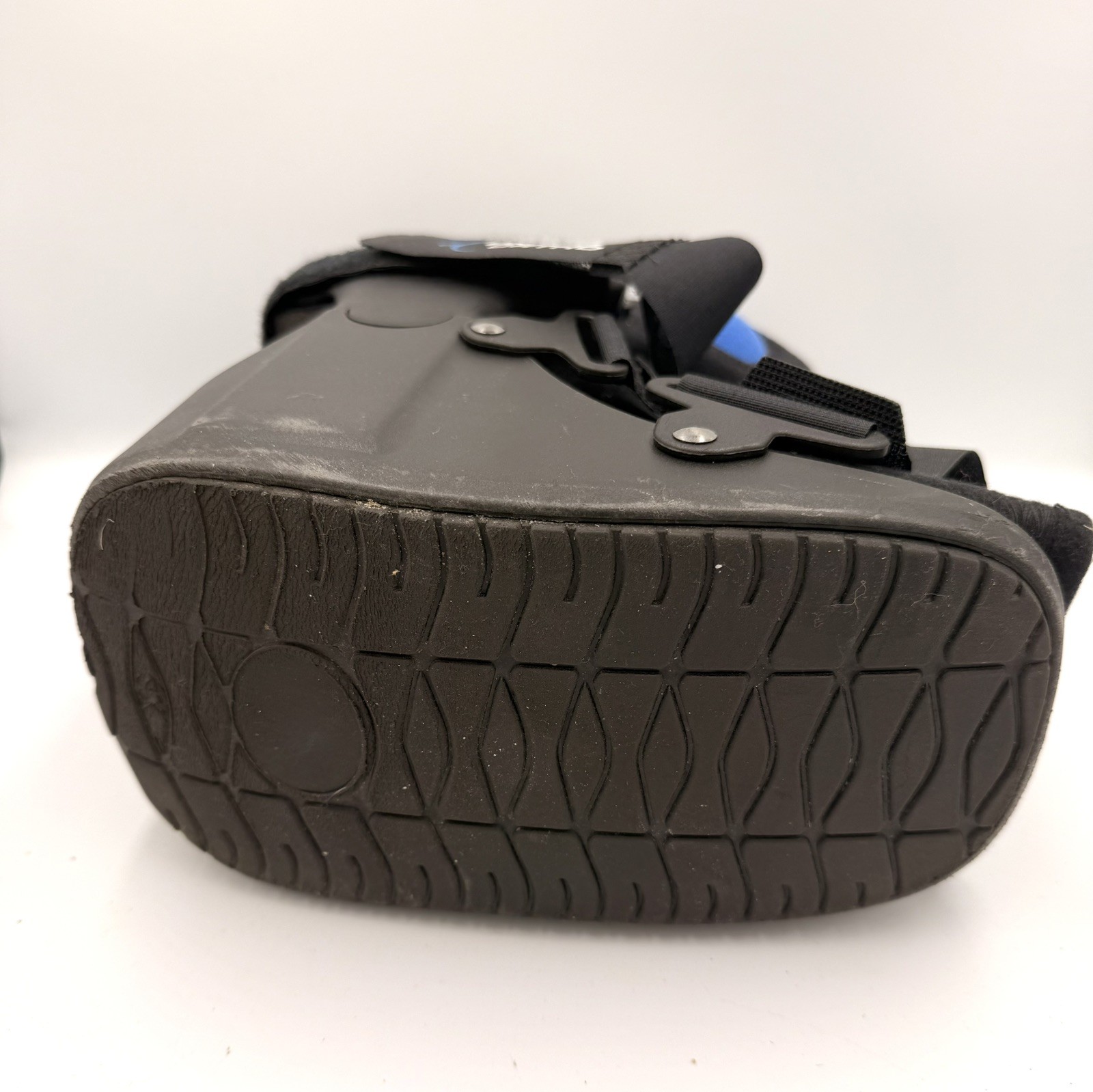 United Ortho Short Air Cam Walker Fracture Boot – Size Extra Small – Black