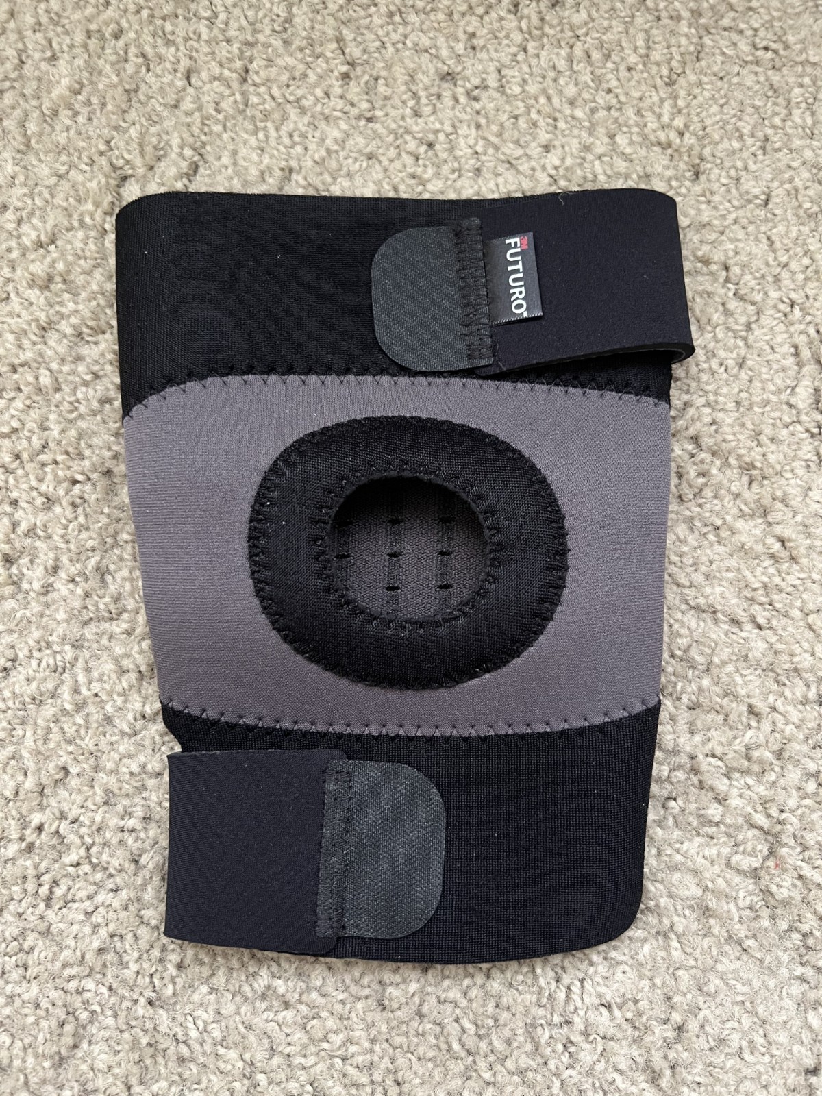 3M Futuro Sport Moisture Control Knee Support Brace – Small 13-15 in.