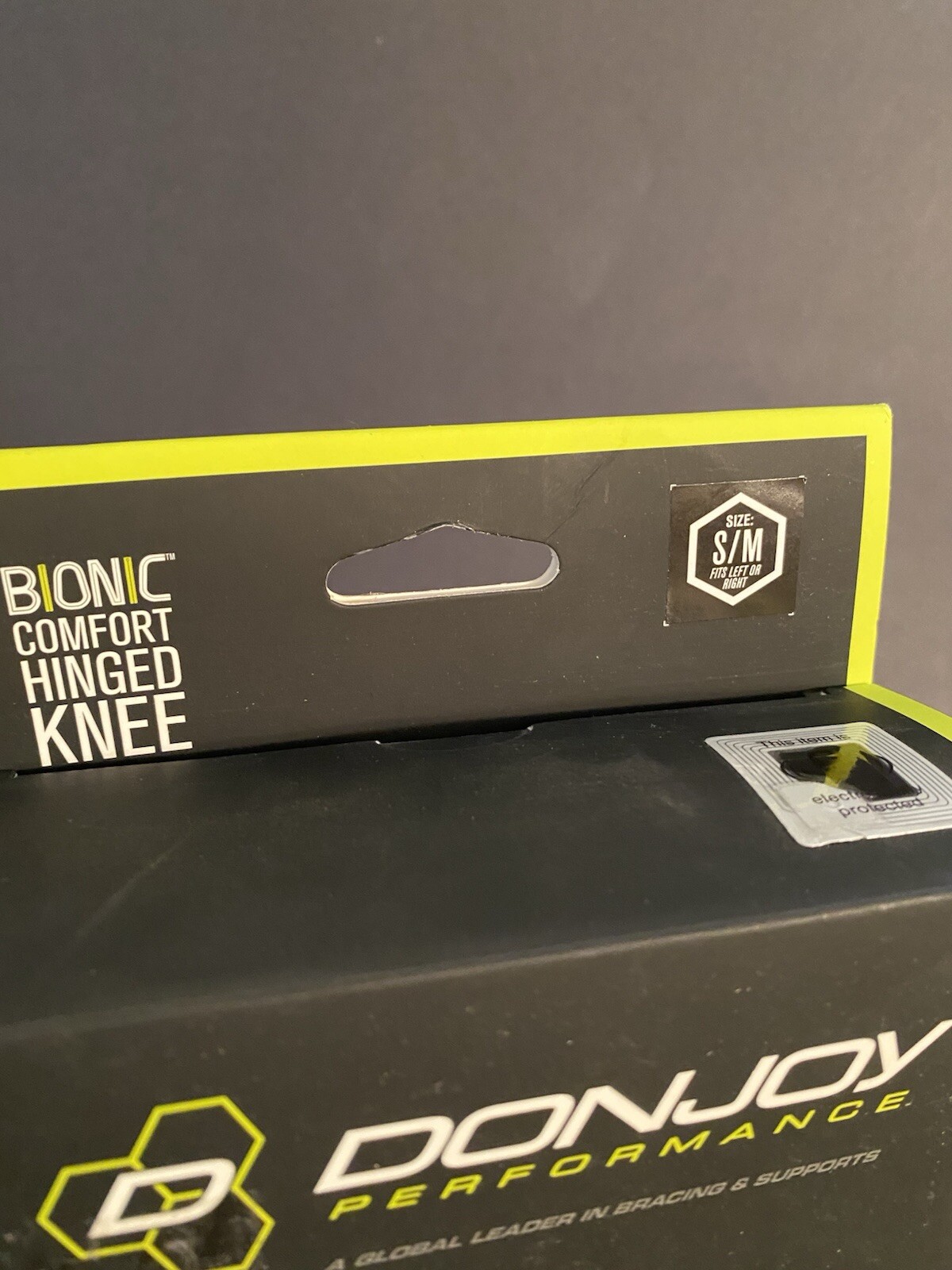 Knee Brace DonJoy Performance Bionic Comfort Hinged Size S/M Brand NEW