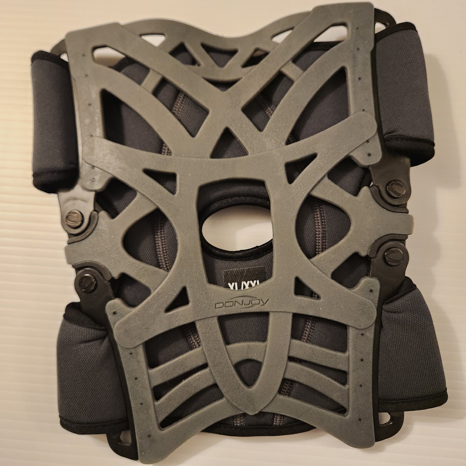 DONJOY Reaction Knee Brace XL/XXL Gray with XL Sleeve 11-0215-4 NEW