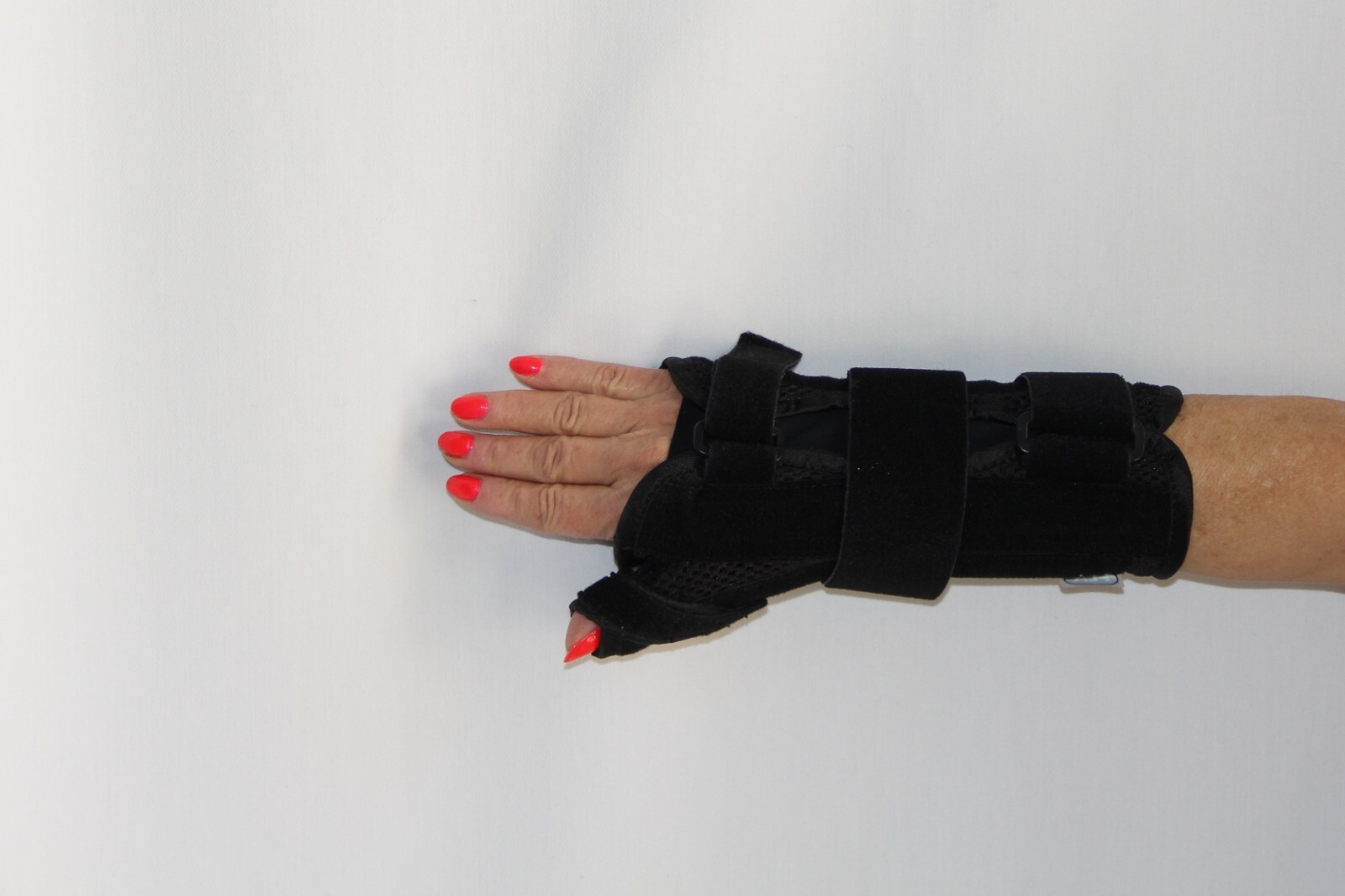 New with Tags Pro-Lite 8” Wrist Brace with Abducted Thumb. Size S/M Right Hand