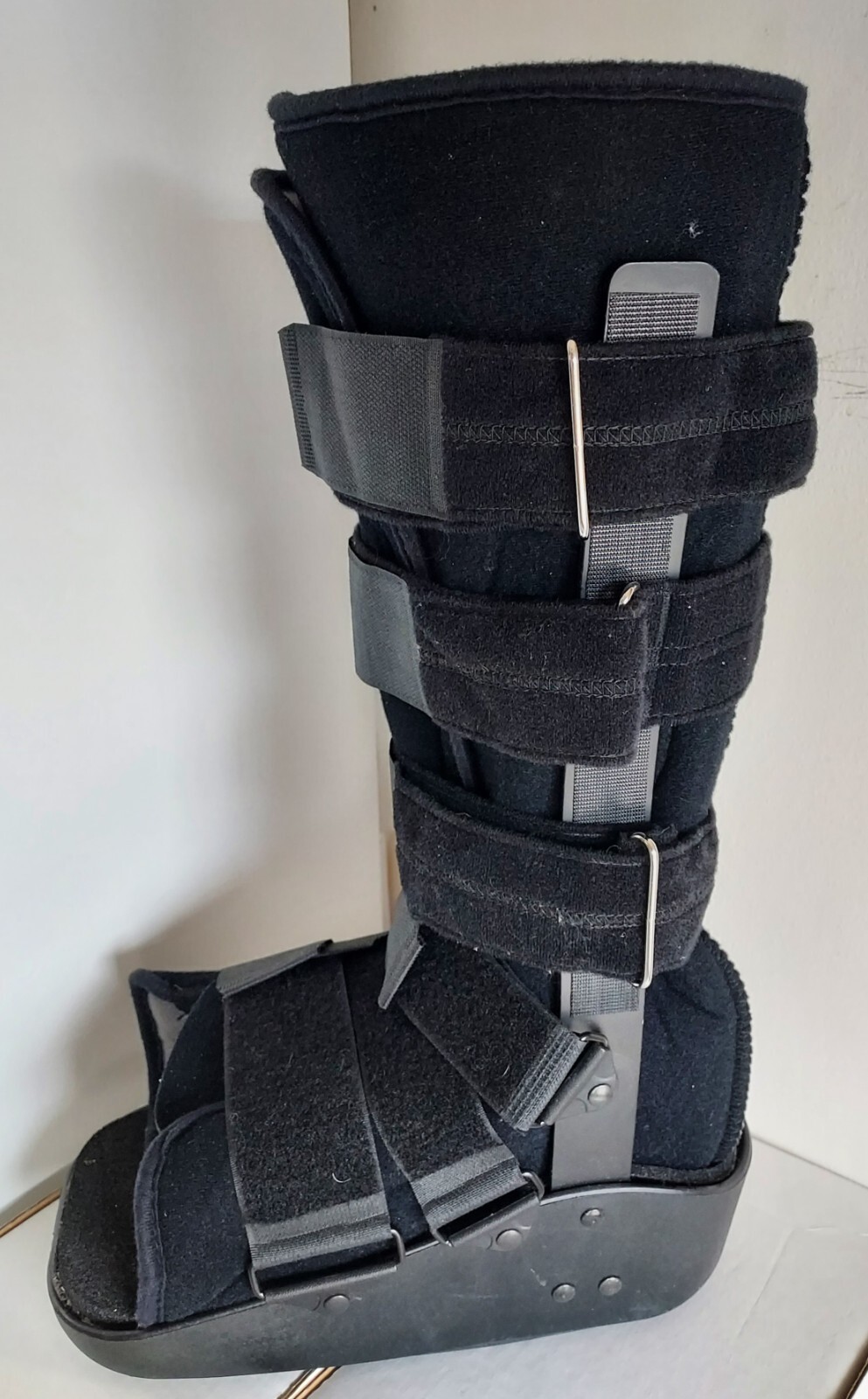 Max Trax Orthopedic Walking Boot Size Medium Black 11″ long x 18″ tall