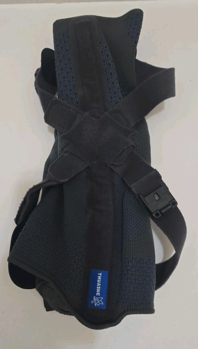 Thuasne “Action Reliever” Knee Brace Size 3 Left Medial/Right Lateral L/M Grey
