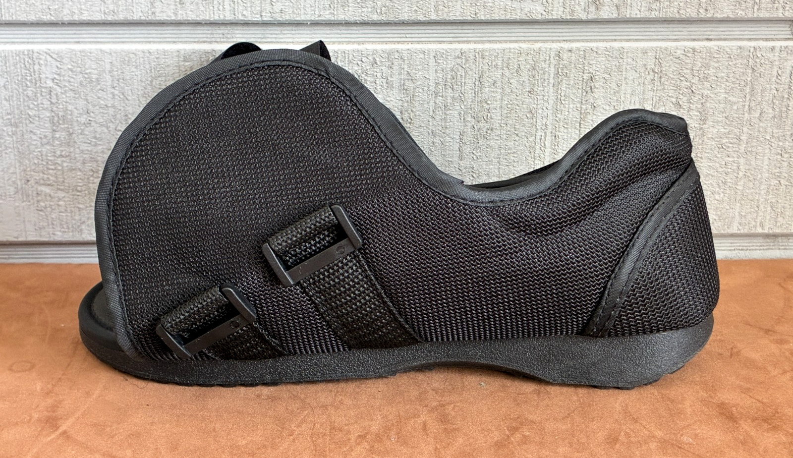 BREG Women’s Post-Op Shoe ~ Size Medium ~ #100612-030 ~ Fits Left or Right Foot