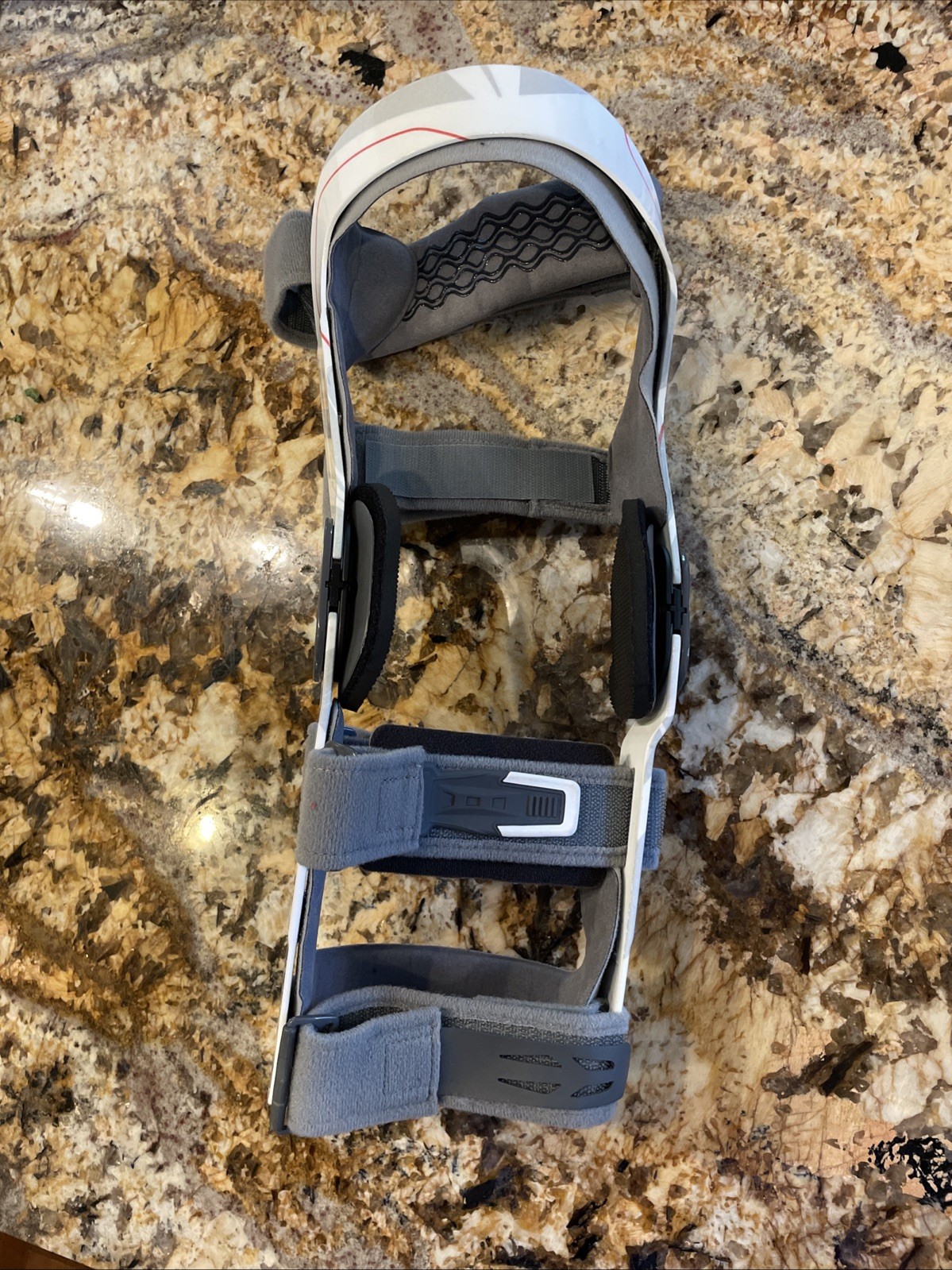 New Unworn DonJoy Renegade Knee Brace Right MD Medium
