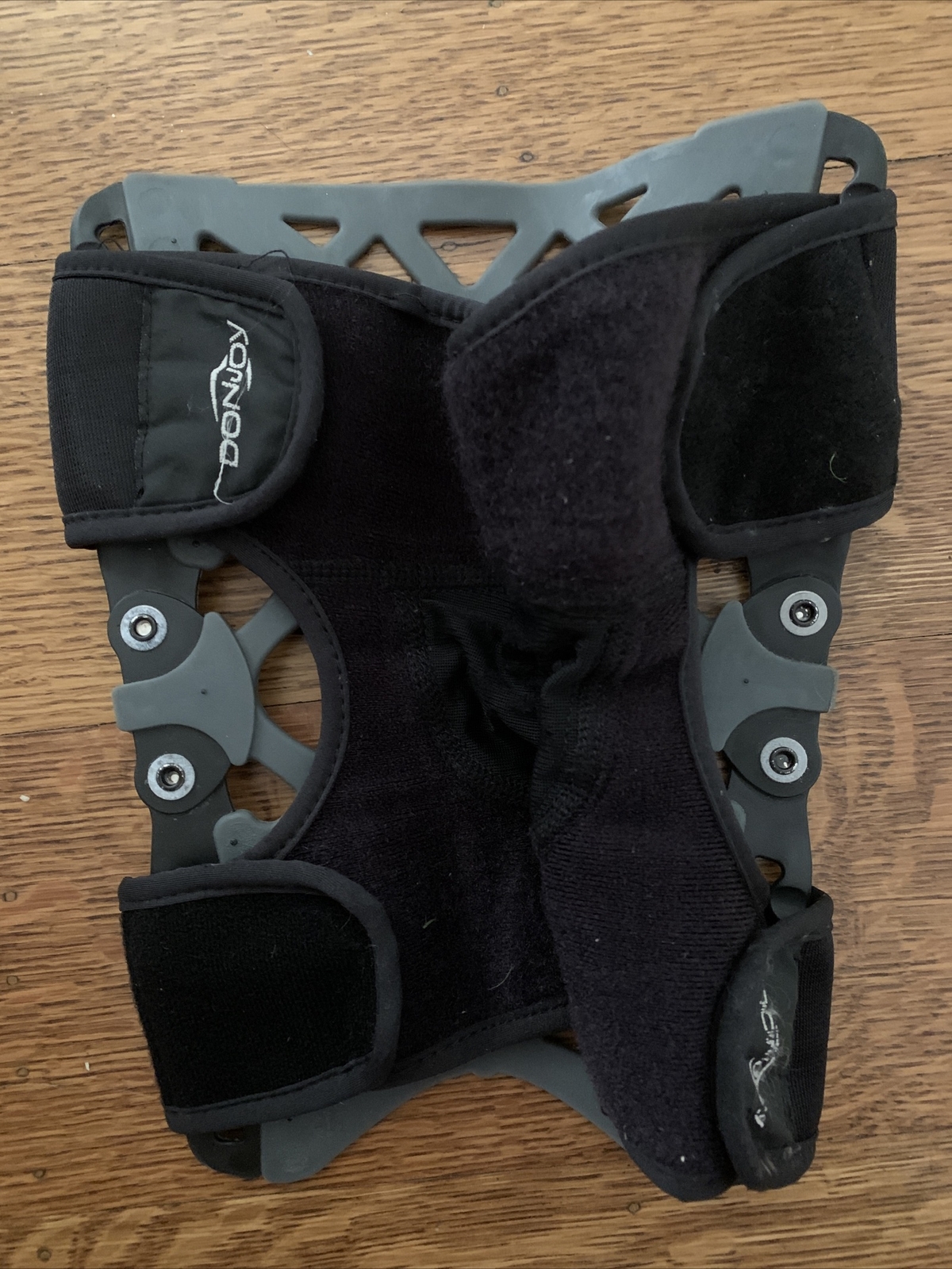 DonJoy Reaction Knee Brace, Wedded, Hinged, For Anterior Knee Pain- Grey- M/L