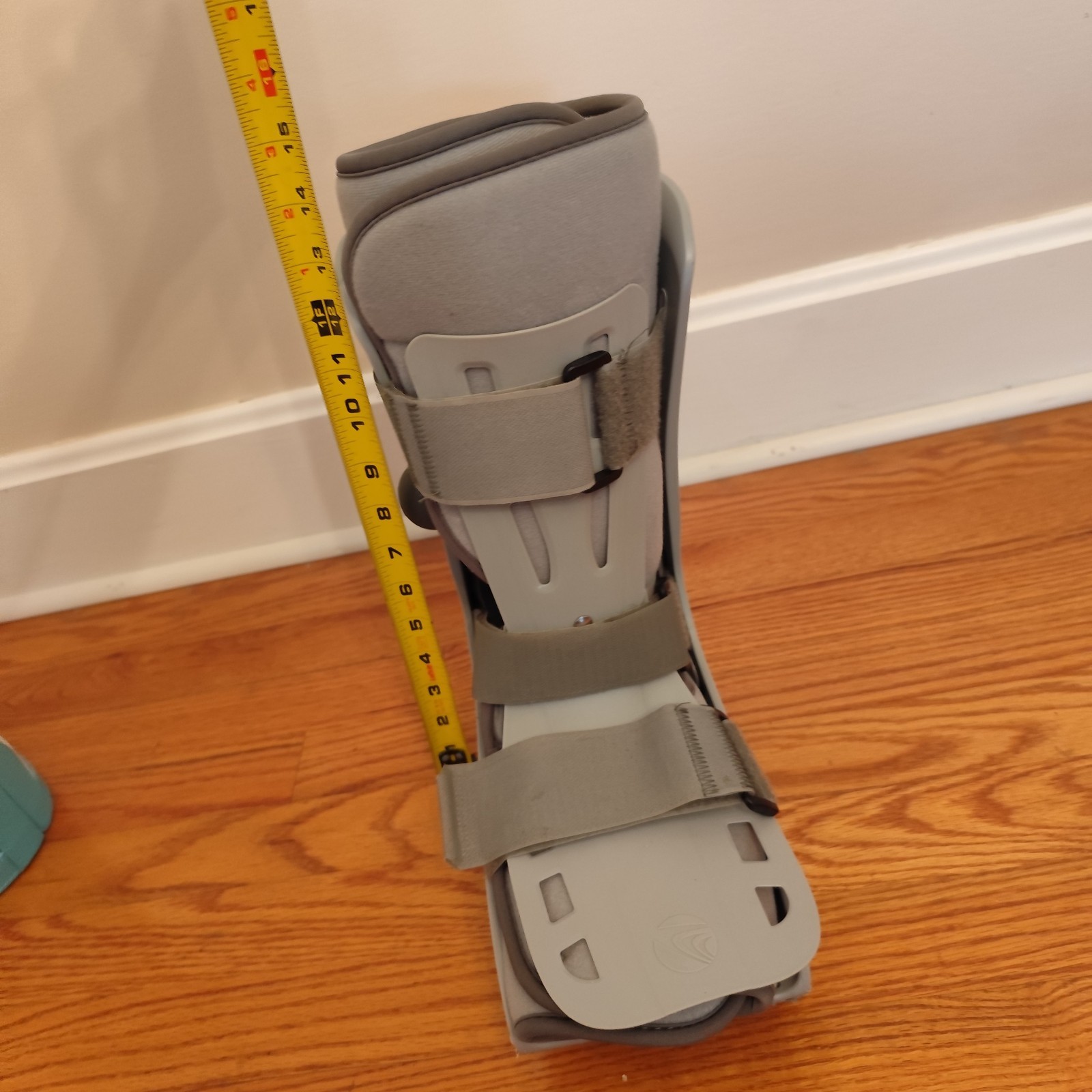 Breg Genesis Mid-Calf Full Shell Walker size large