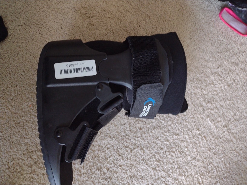 United Ortho USA14013 Short Cam Walker Fracture Boot, Small, Black