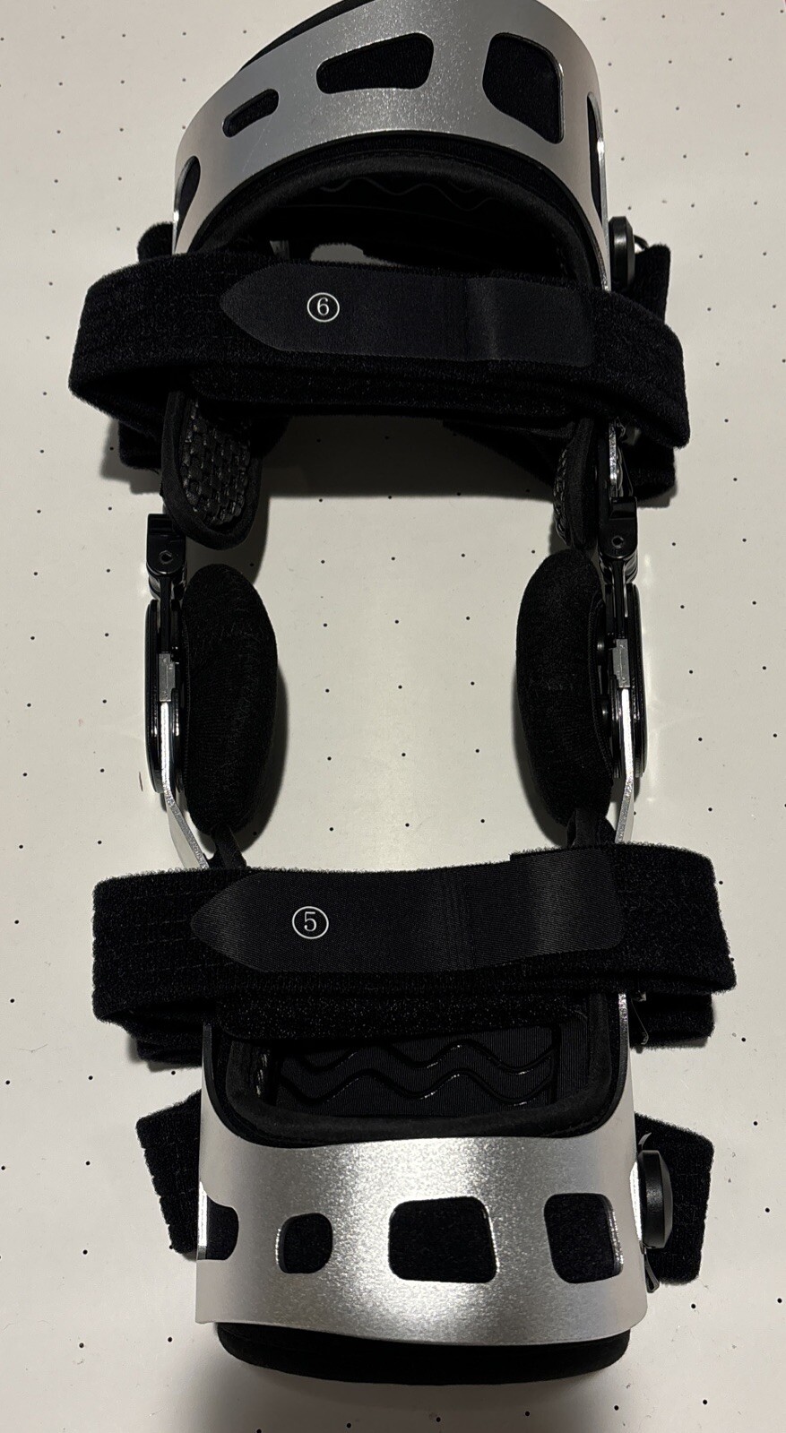 Brand New DUAL OA RELIEVER Hinged Knee Brace LEFT Size MEDIUM KB0104-147L-02
