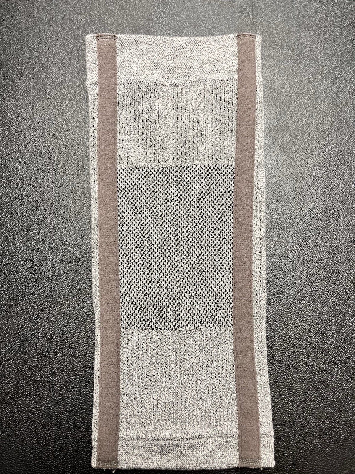 Incrediwear’s Knee Sleeve Lg Therapeutic Pain Relief Brace Grey – Used