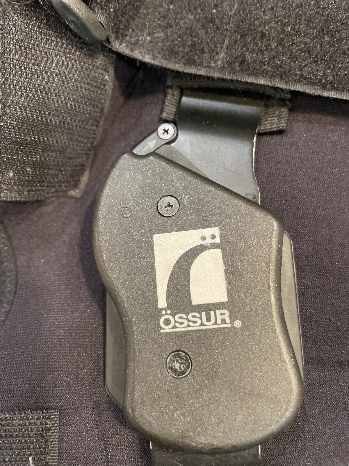 Ossur Form Fit Knee Brace Small Black Hinged Breathable Hook & Loop Wrap