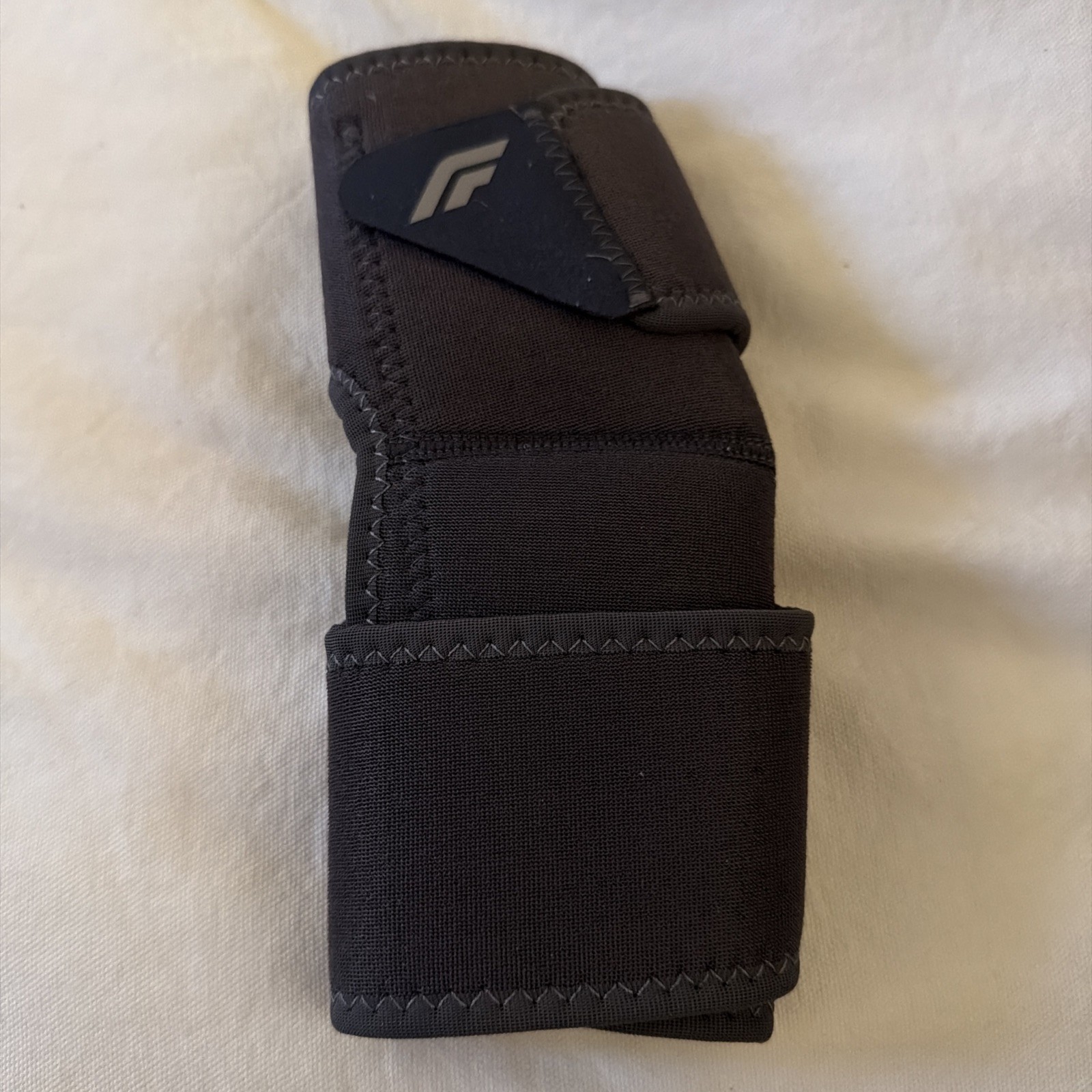 3M Futuro Comfort Fit Elbow Soft Brace Adjustable Moderate Support 04038 8-16