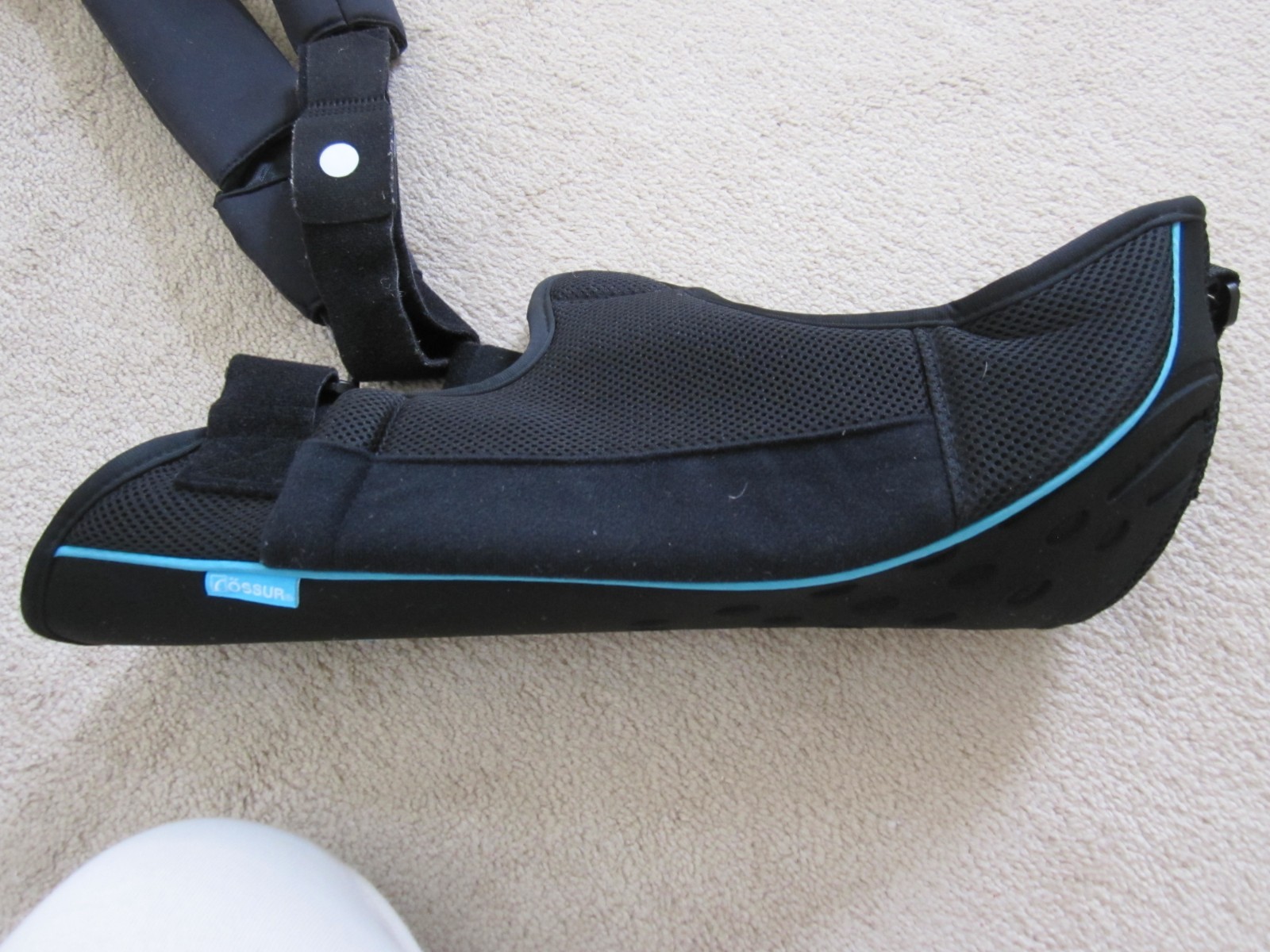 Össur Formfit Shoulder Brace Sling & External Rotation Pillow – Regular – EUC